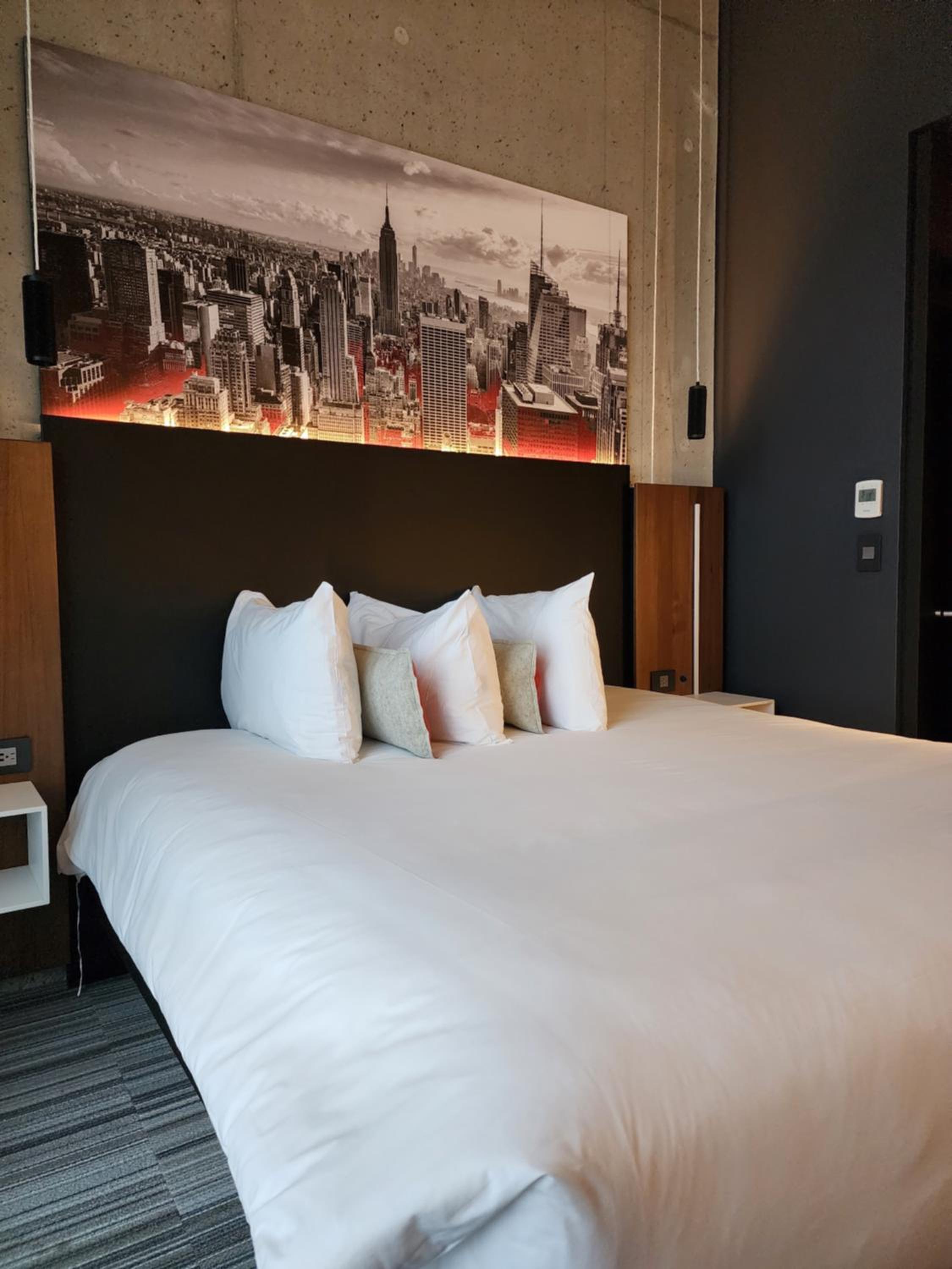 Deluxe King Room - Photo 4
