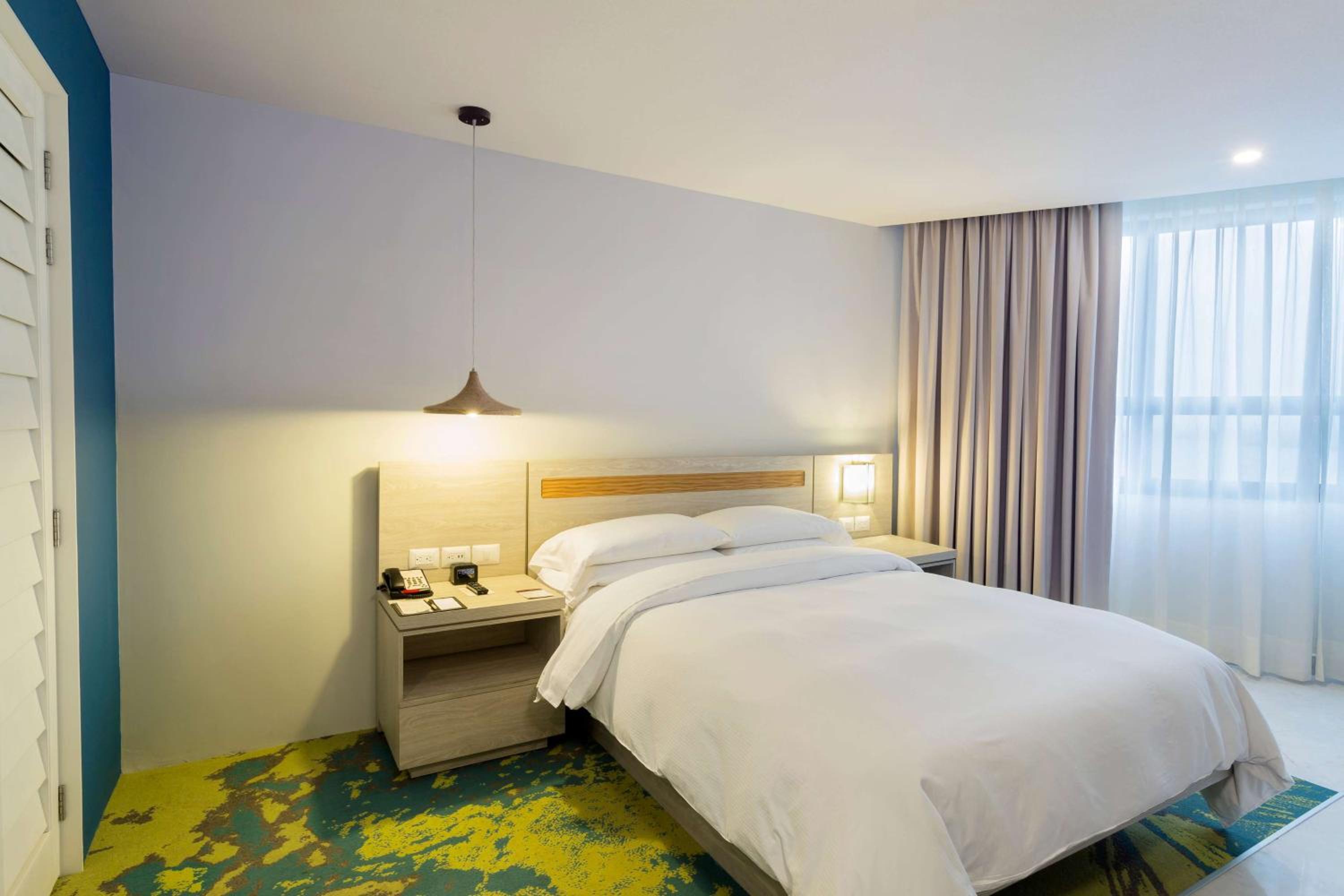 Queen Room with Beach View