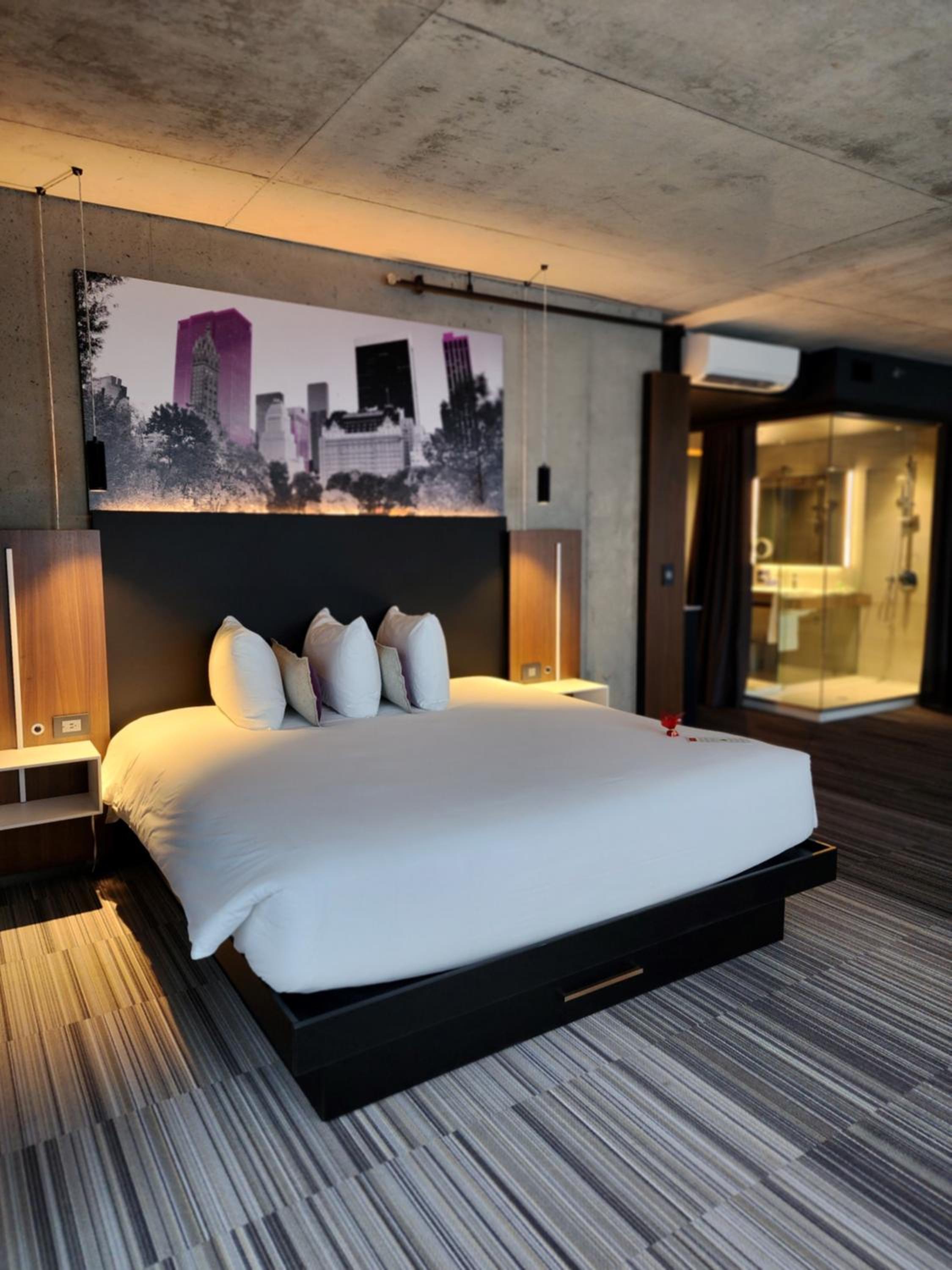 Superior King Suite - Photo 3