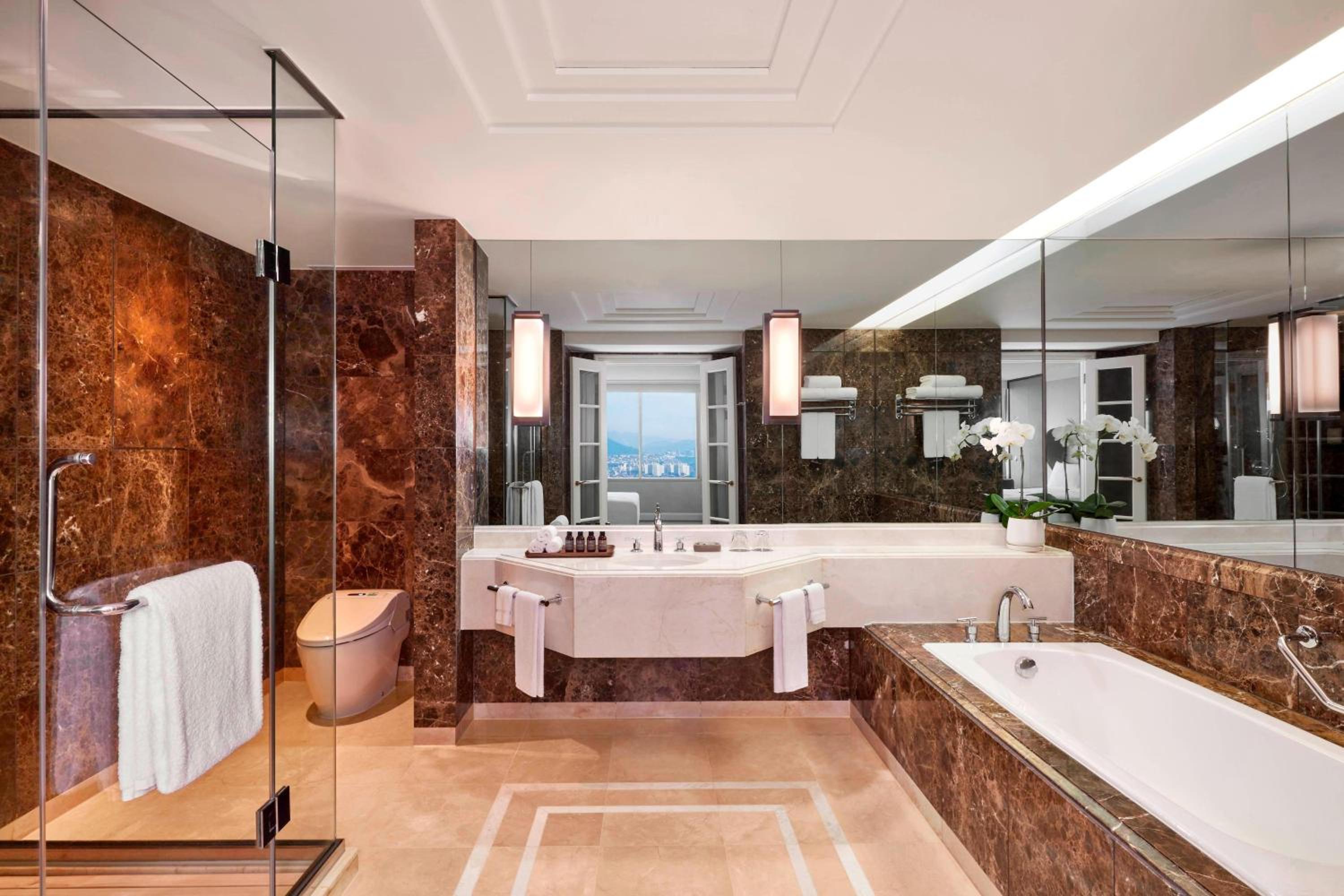King Suite Double, Executive lounge access, 1 Bedroom Suite - Photo 4