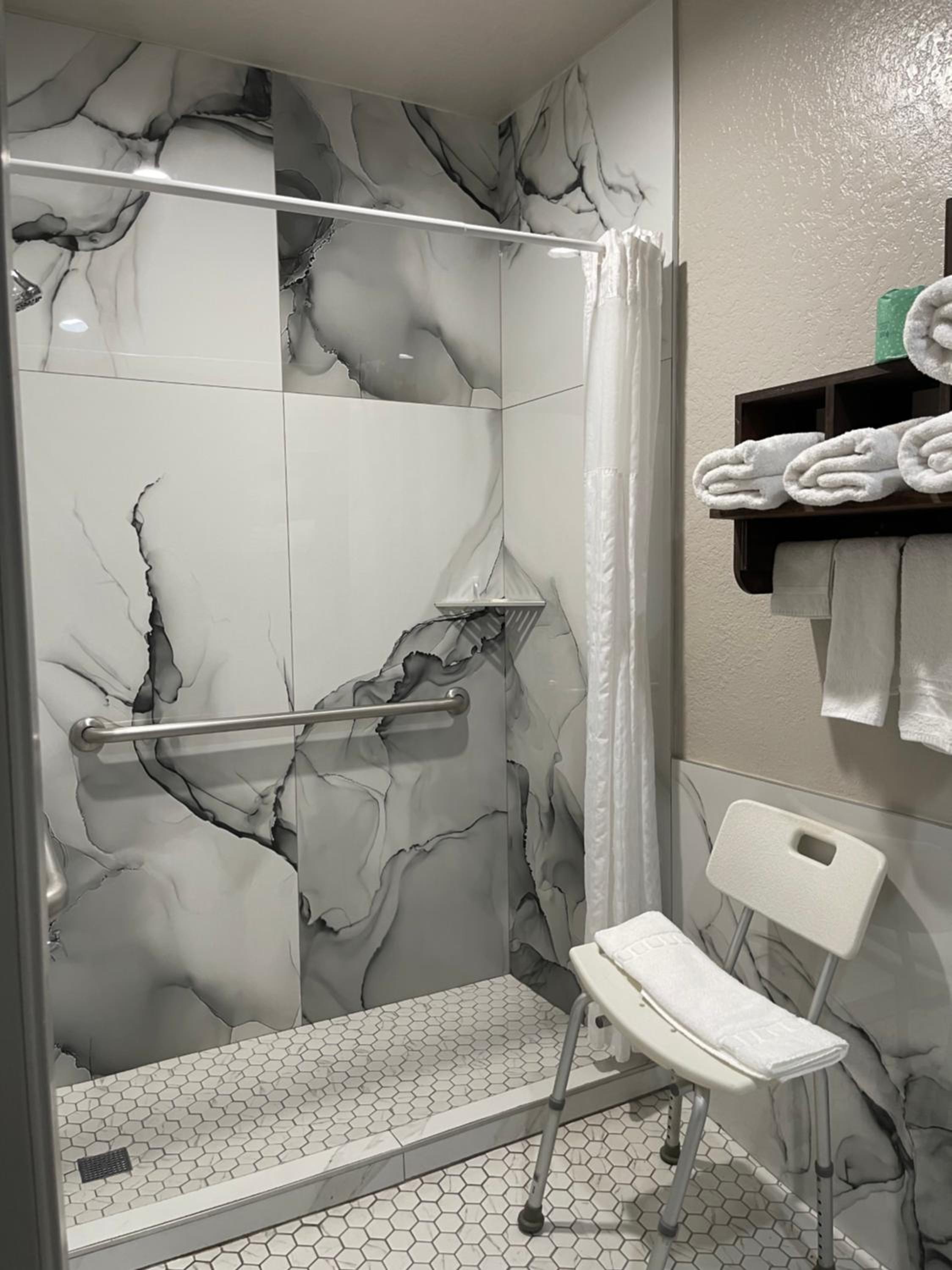Queen Room with Two Queen Beds and Roll-in Shower - Mobility/Hearing Accessible - Non-Smoking - Photo 2