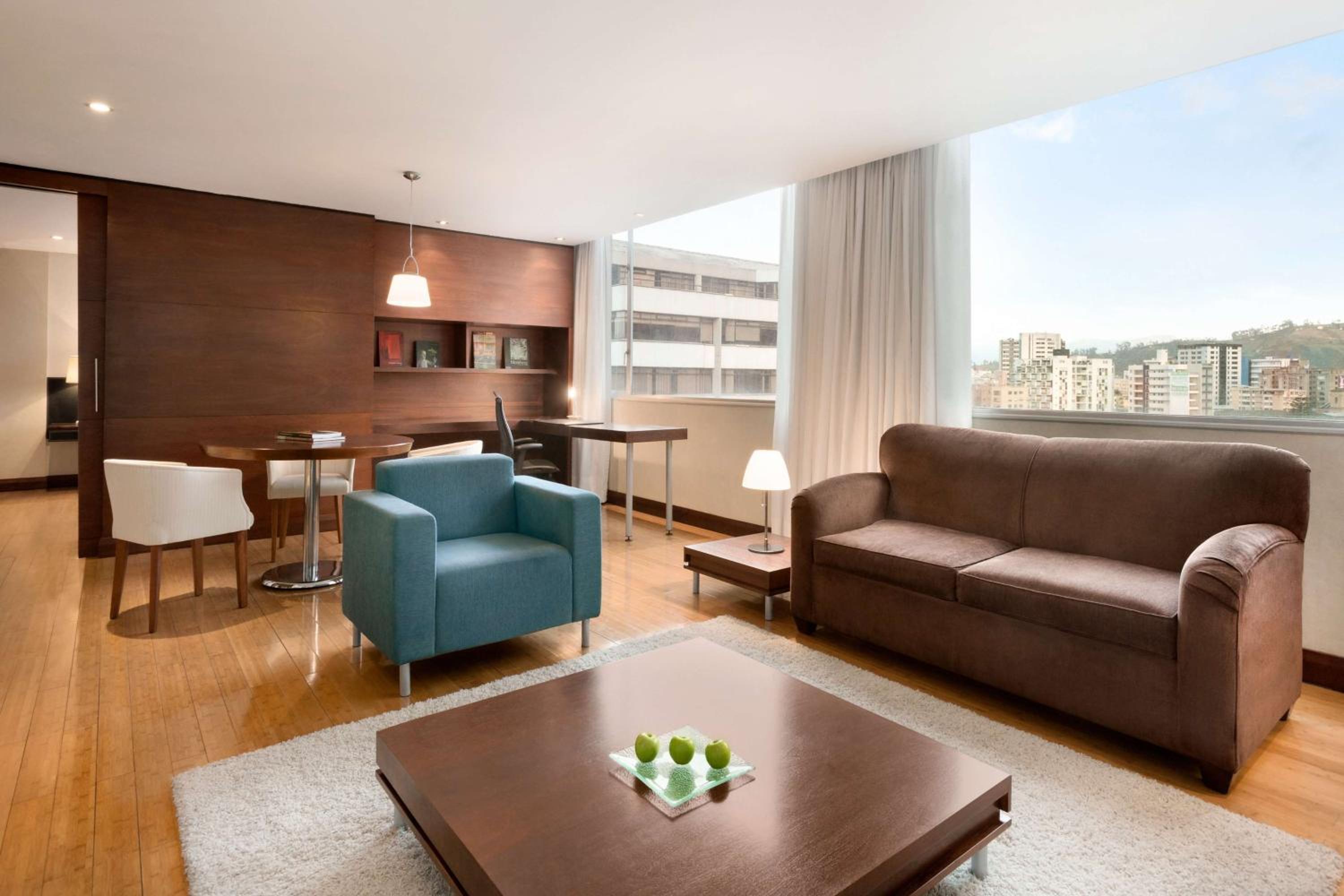 1 King Bed Executive Suite Premium photo 1