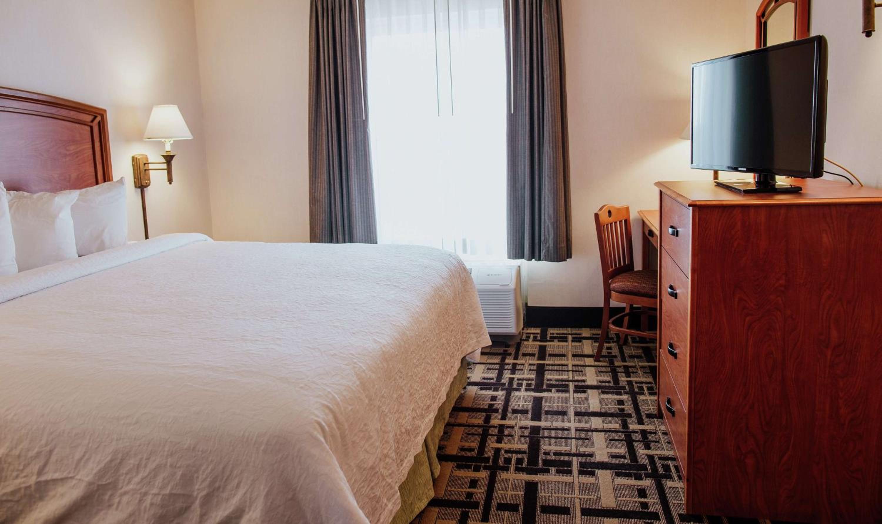 One-Bedroom King Suite - Non-Smoking - Photo 3