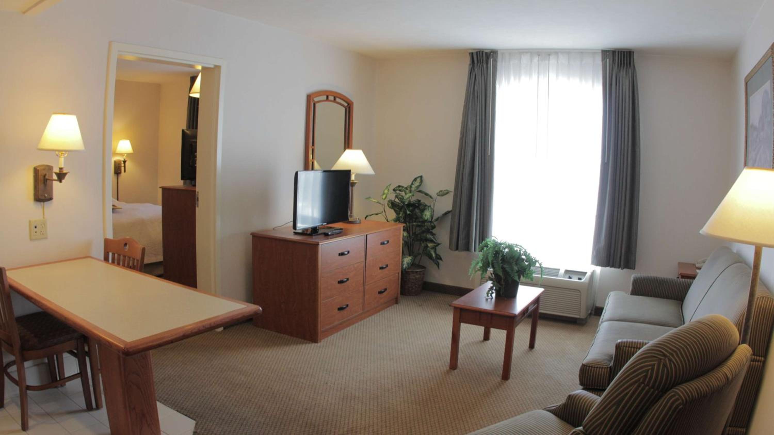 One-Bedroom King Suite - Non-Smoking - Photo 4