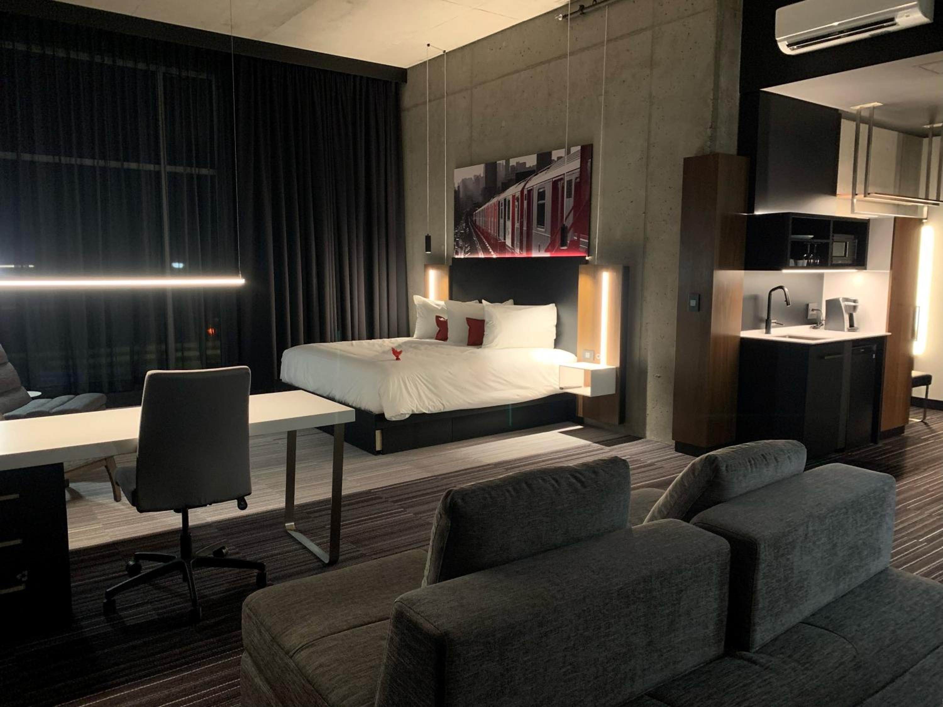 Superior King Suite - Photo 6