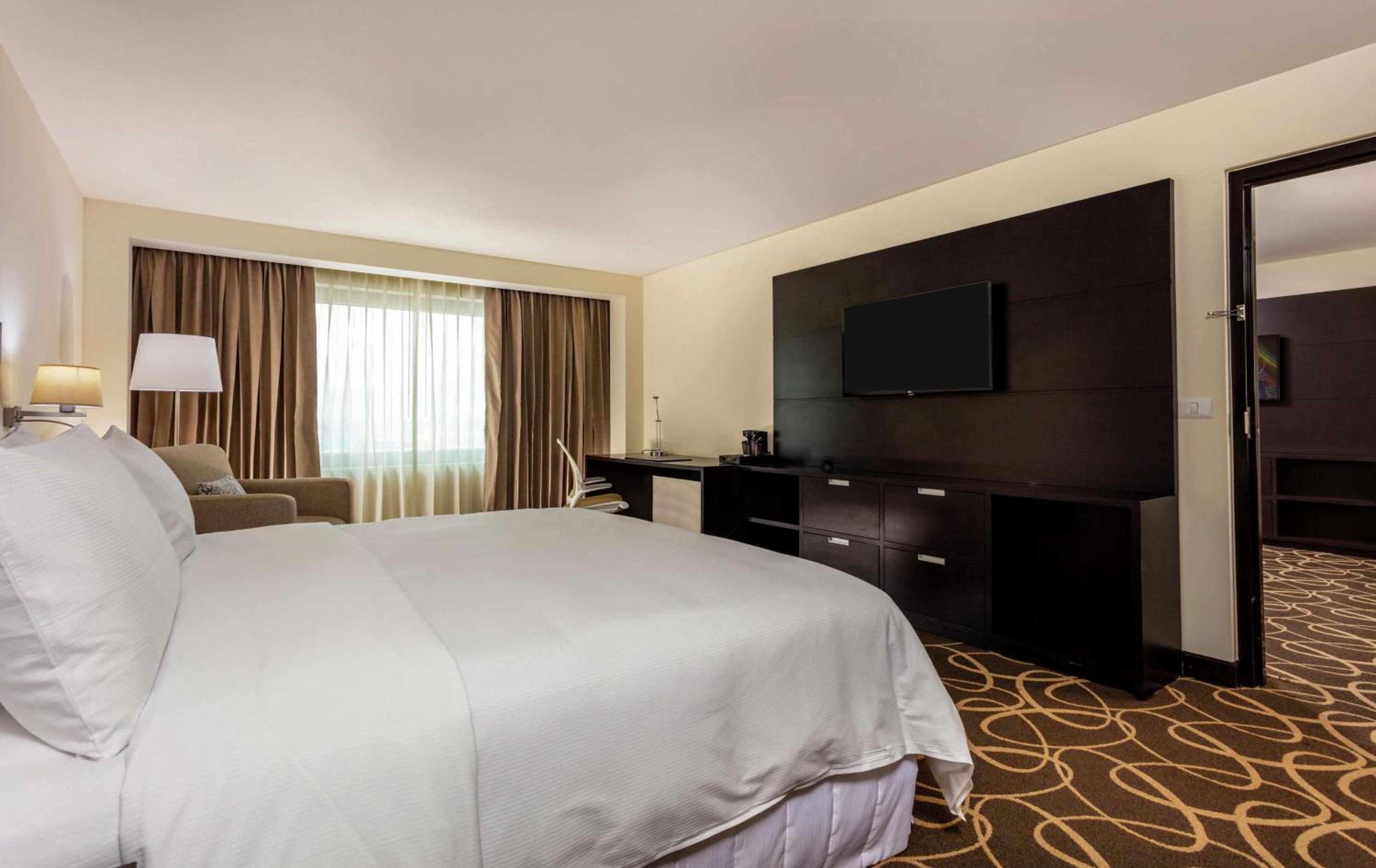 Two-Room King Suite - Photo 7