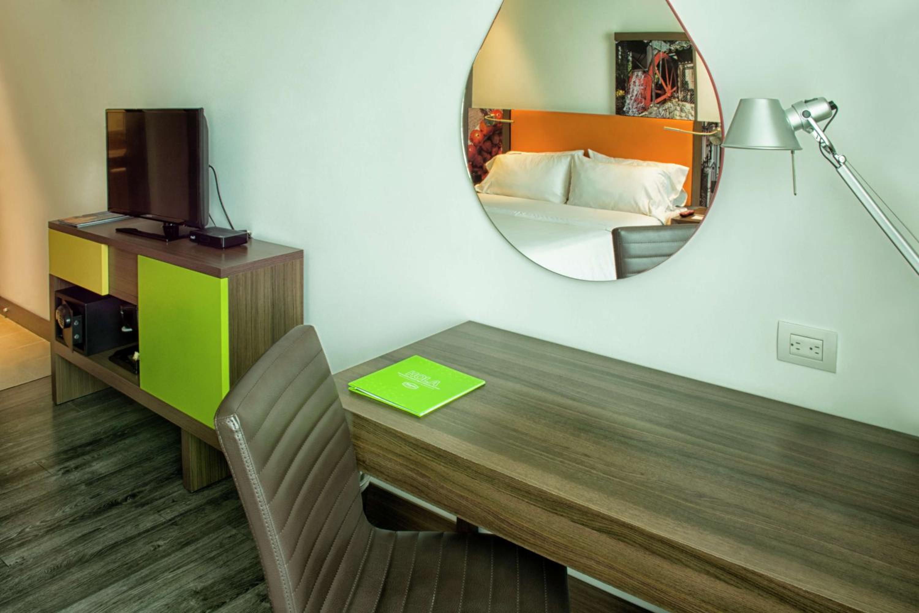 Queen Room photo 2