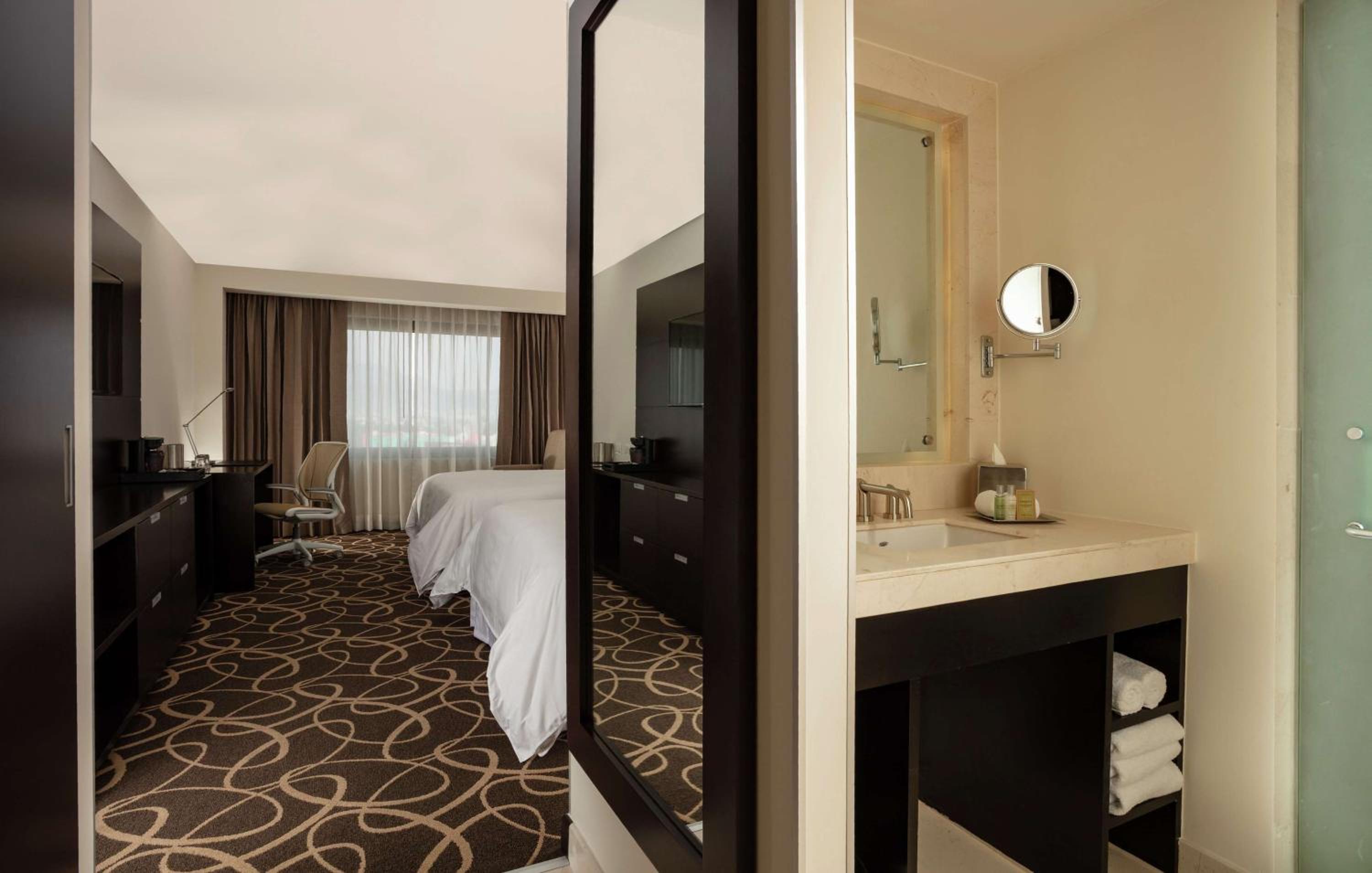 Queen Room with Two Queen Beds - Photo 3