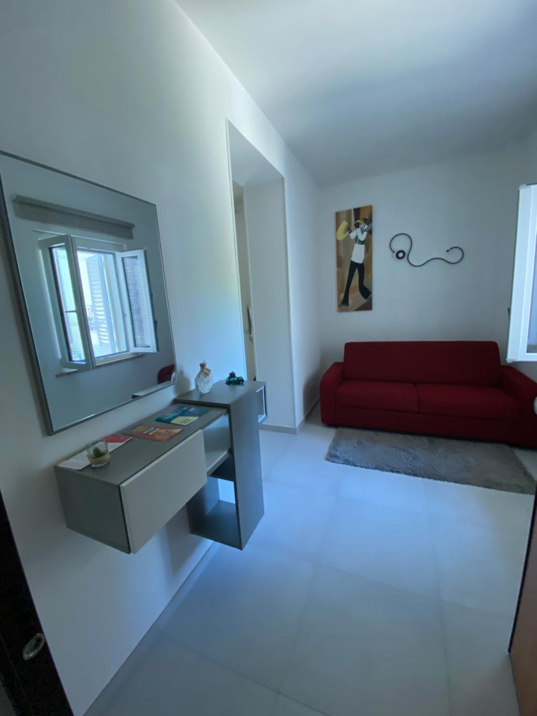 One-Bedroom Apartment photo 1
