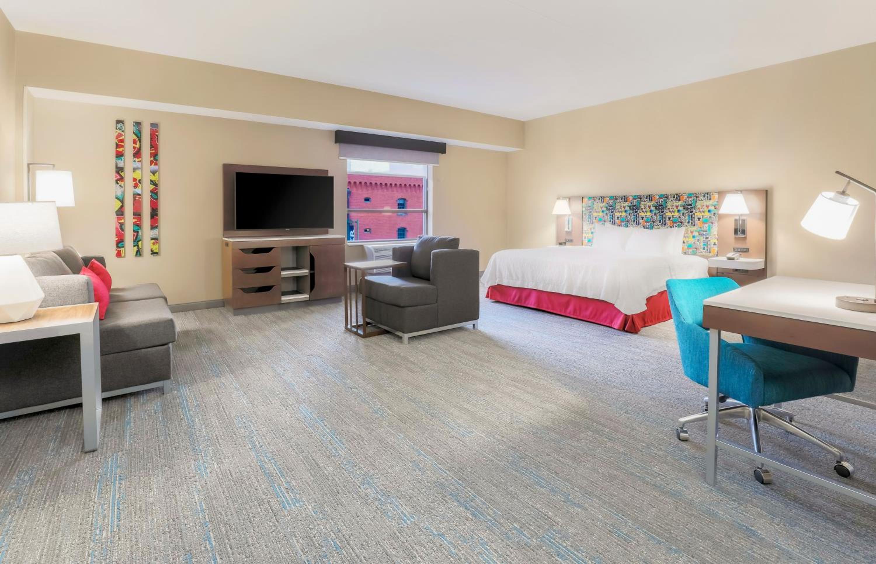 King Studio Suite with City View - Photo 4