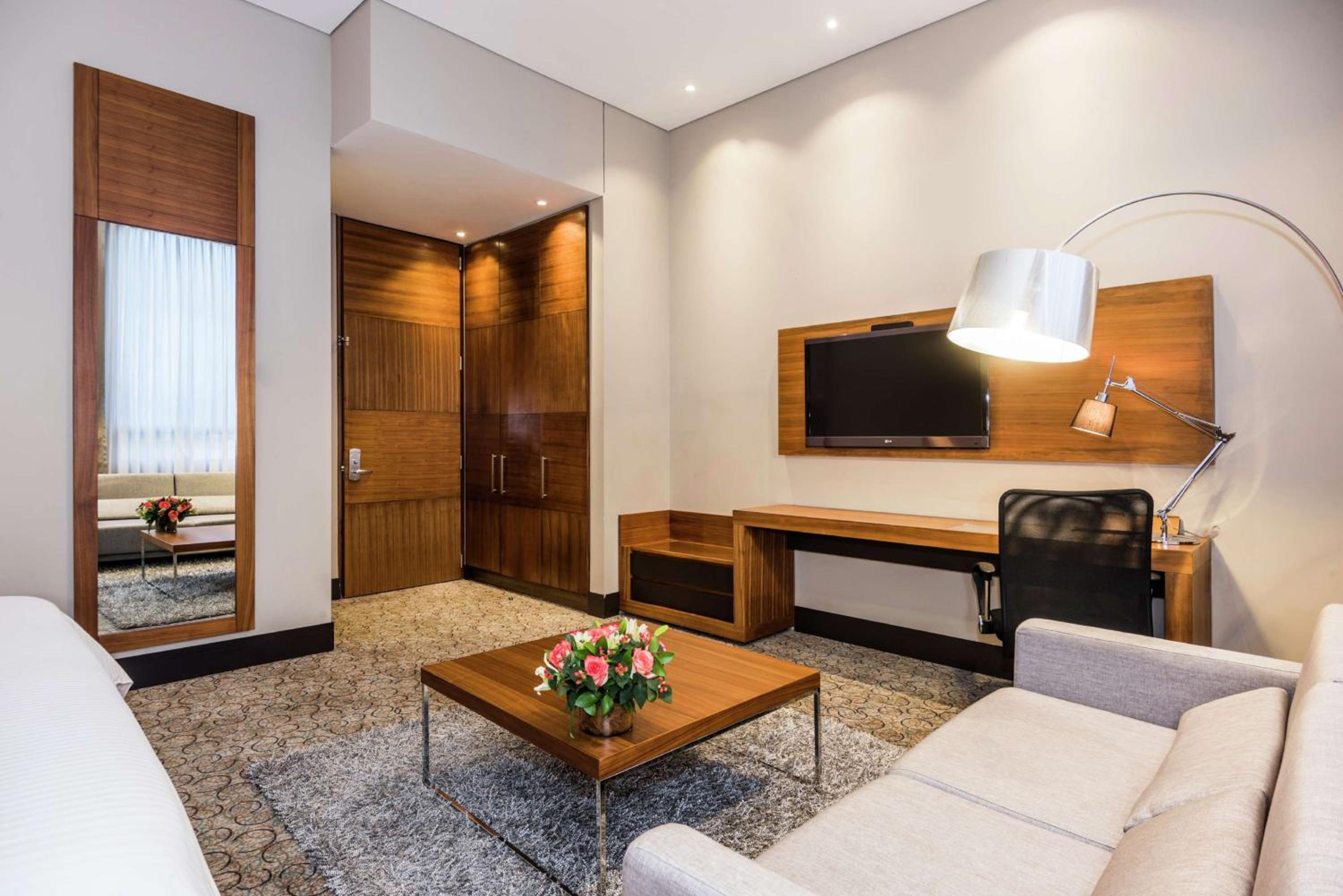 Junior King Suite with Seating Area - Photo 1