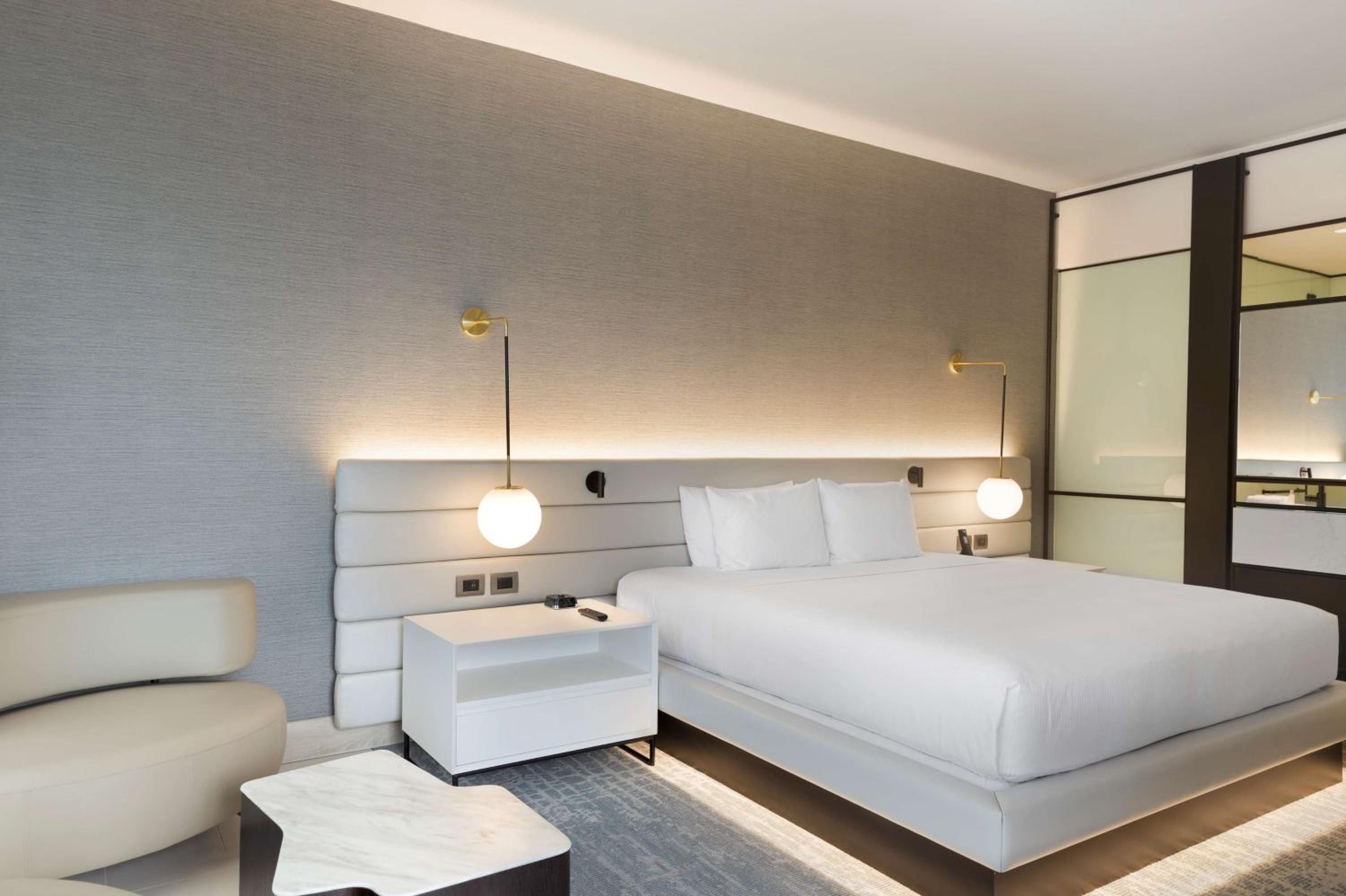 King Room with Balcony - Photo 1