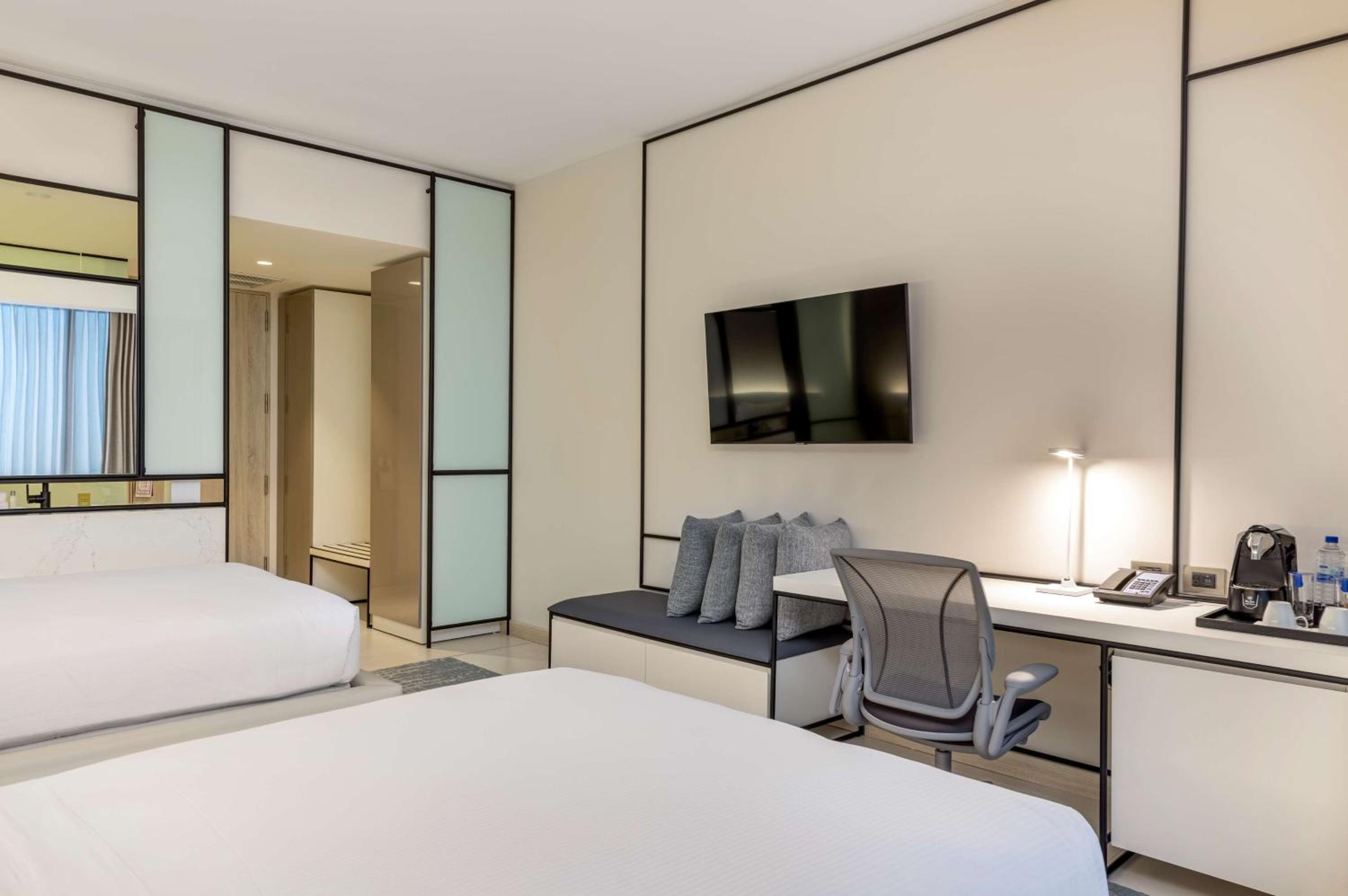 Double Room with Two Double Beds - Photo 2