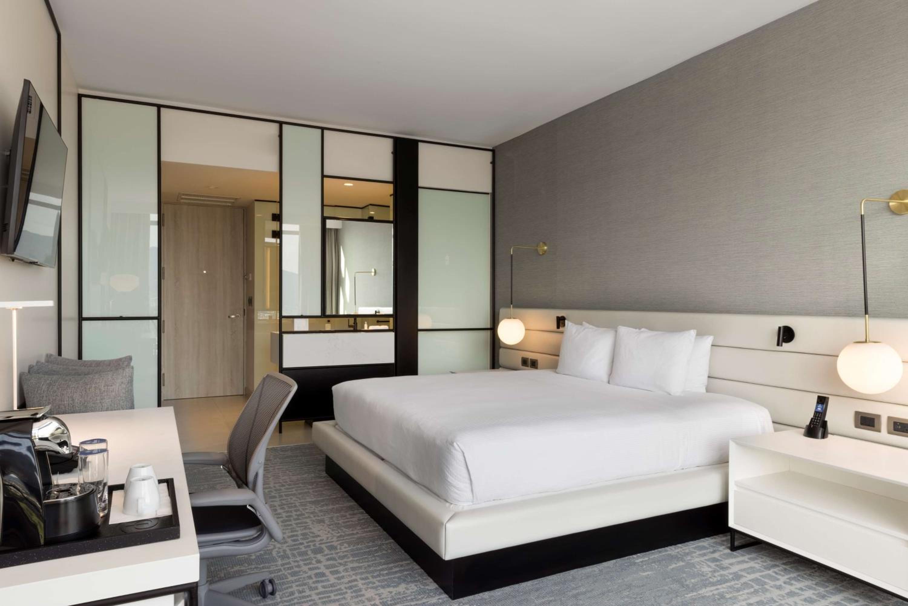 Executive King Room - Photo 2