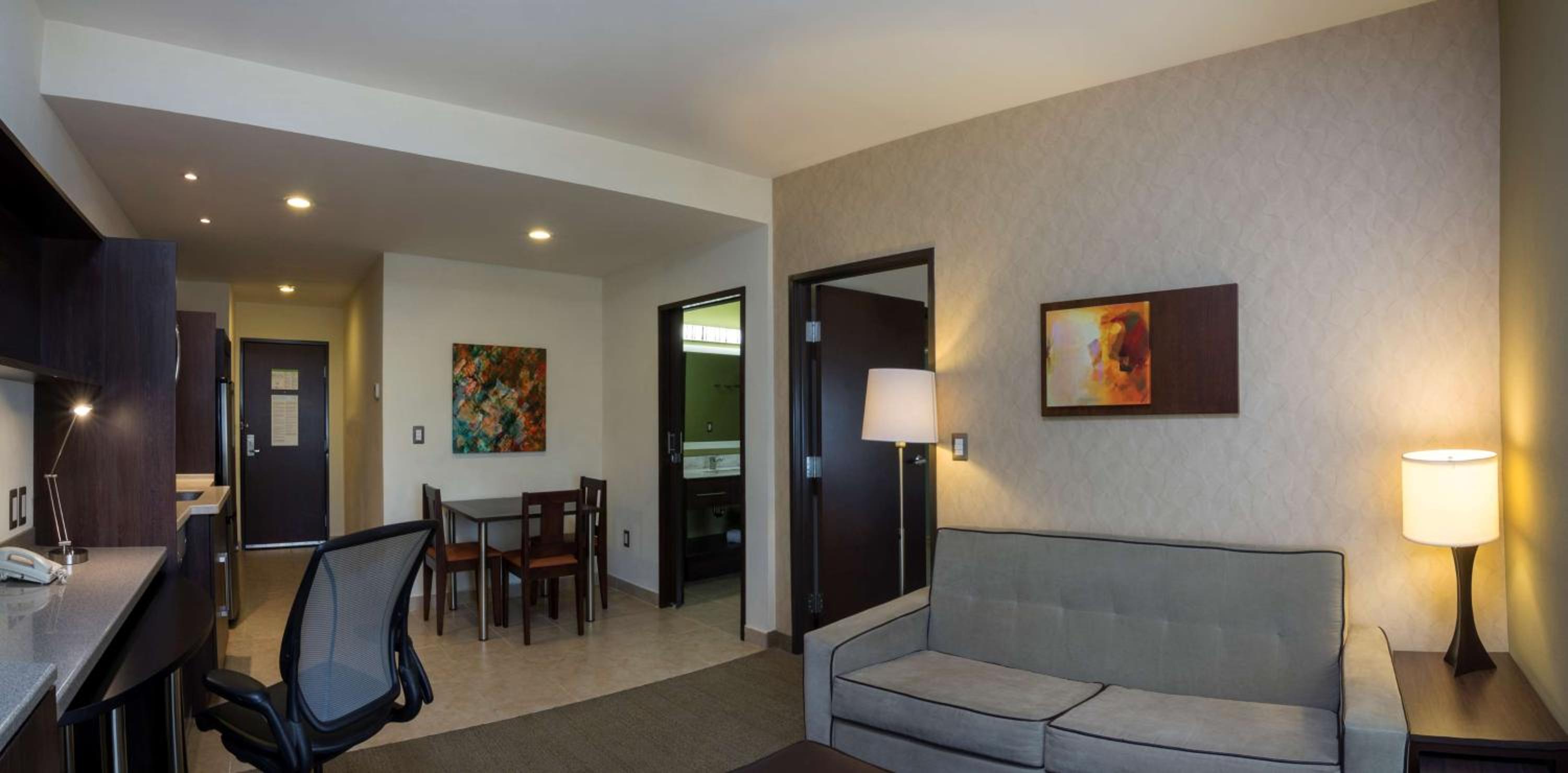 One-Bedroom King Suite - Non-Smoking - Photo 8