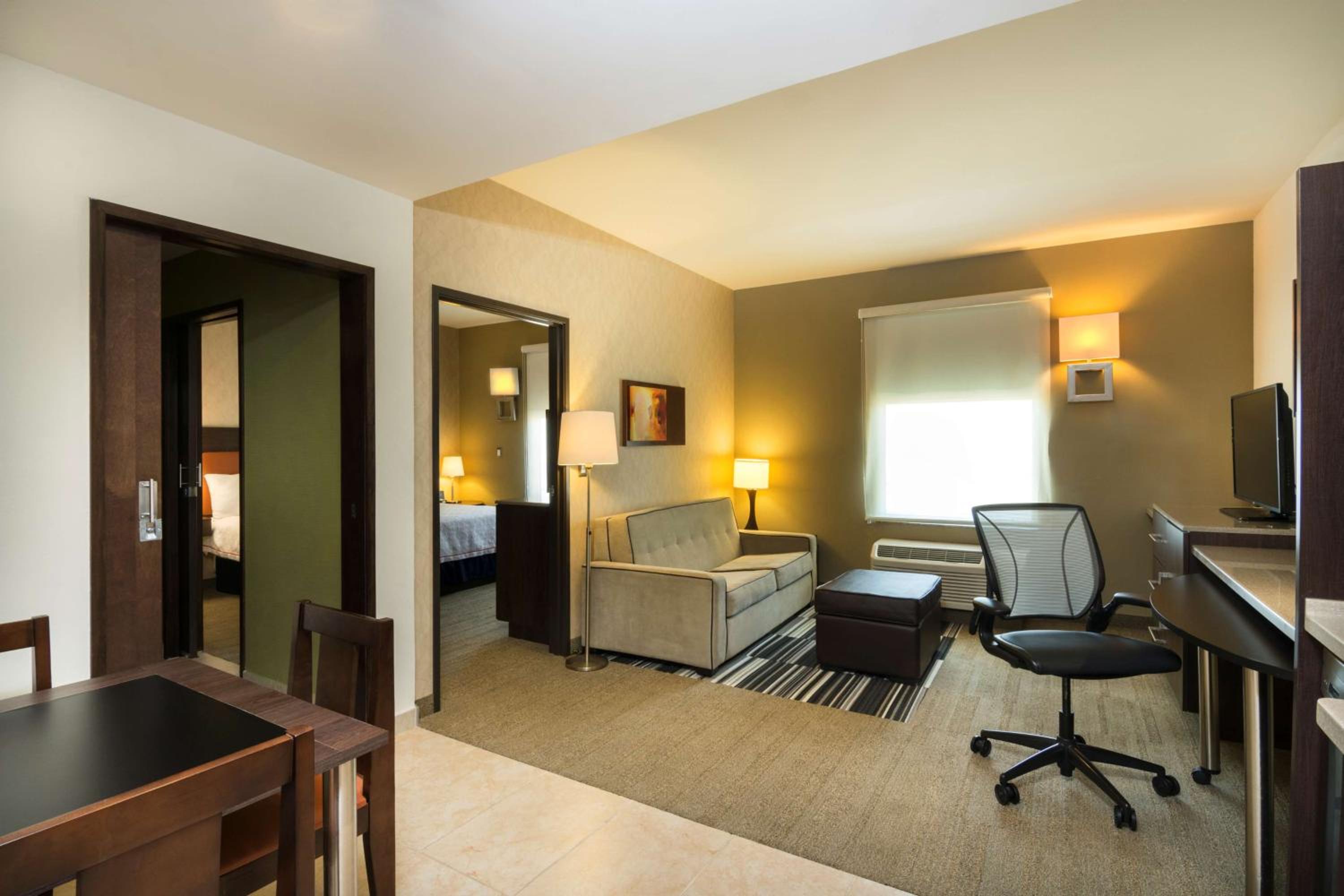 One-Bedroom King Suite - Non-Smoking - Photo 6