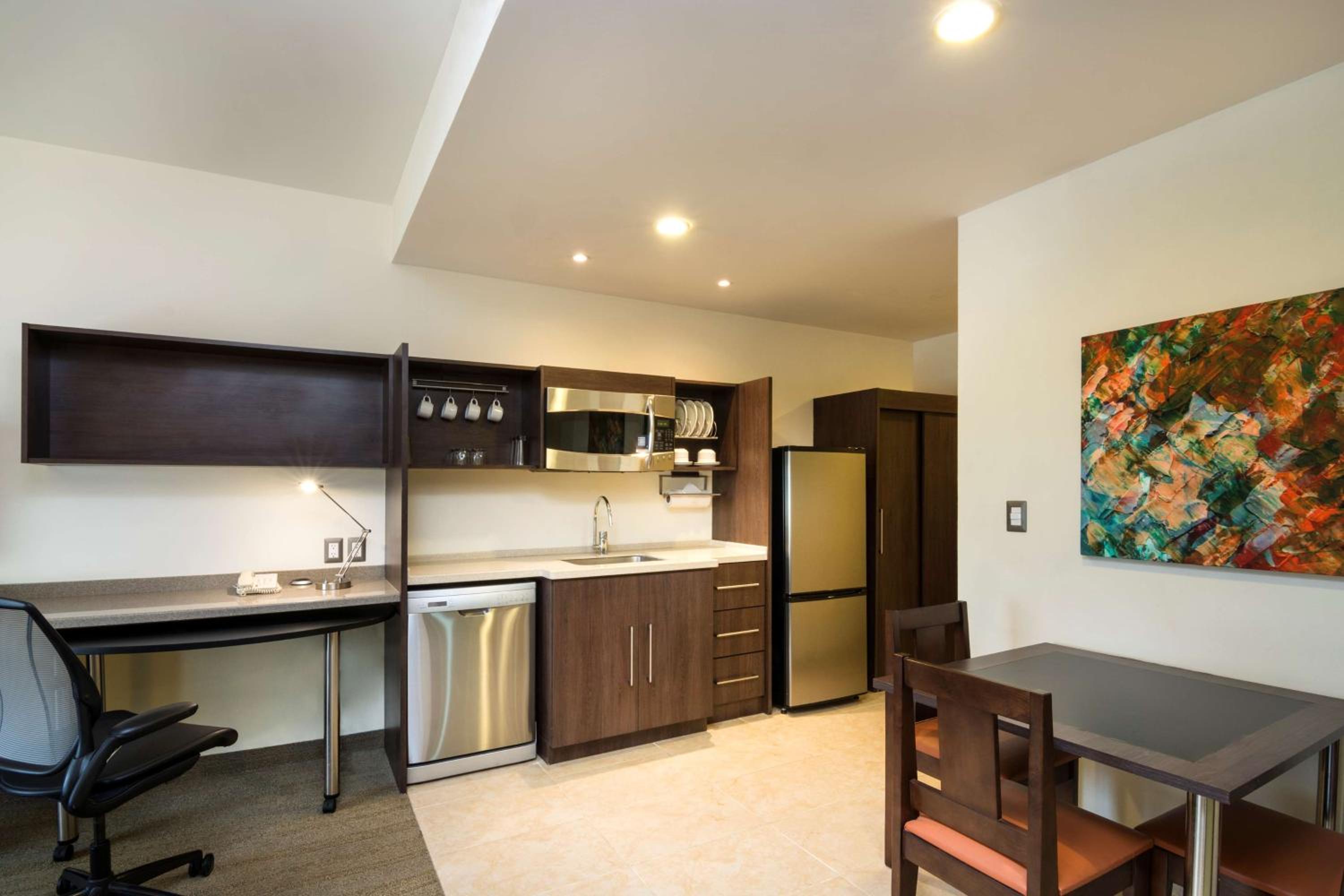 One-Bedroom King Suite - Non-Smoking - Photo 5