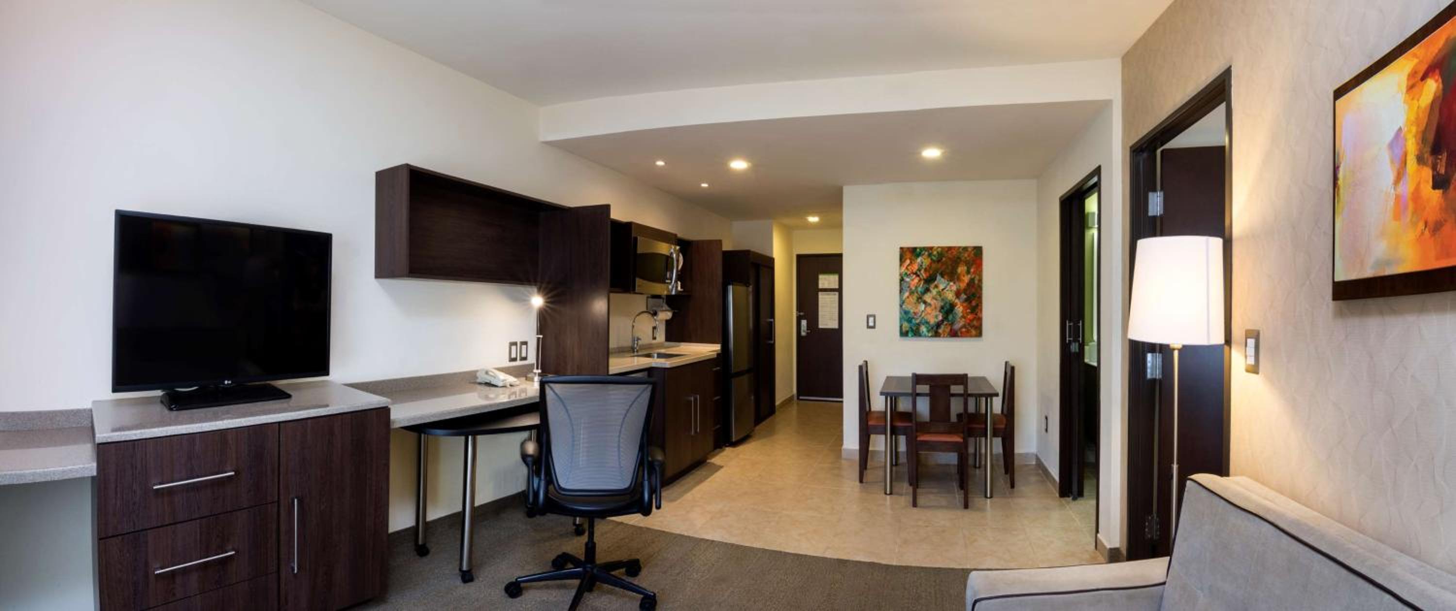 One-Bedroom King Suite - Non-Smoking - Photo 4
