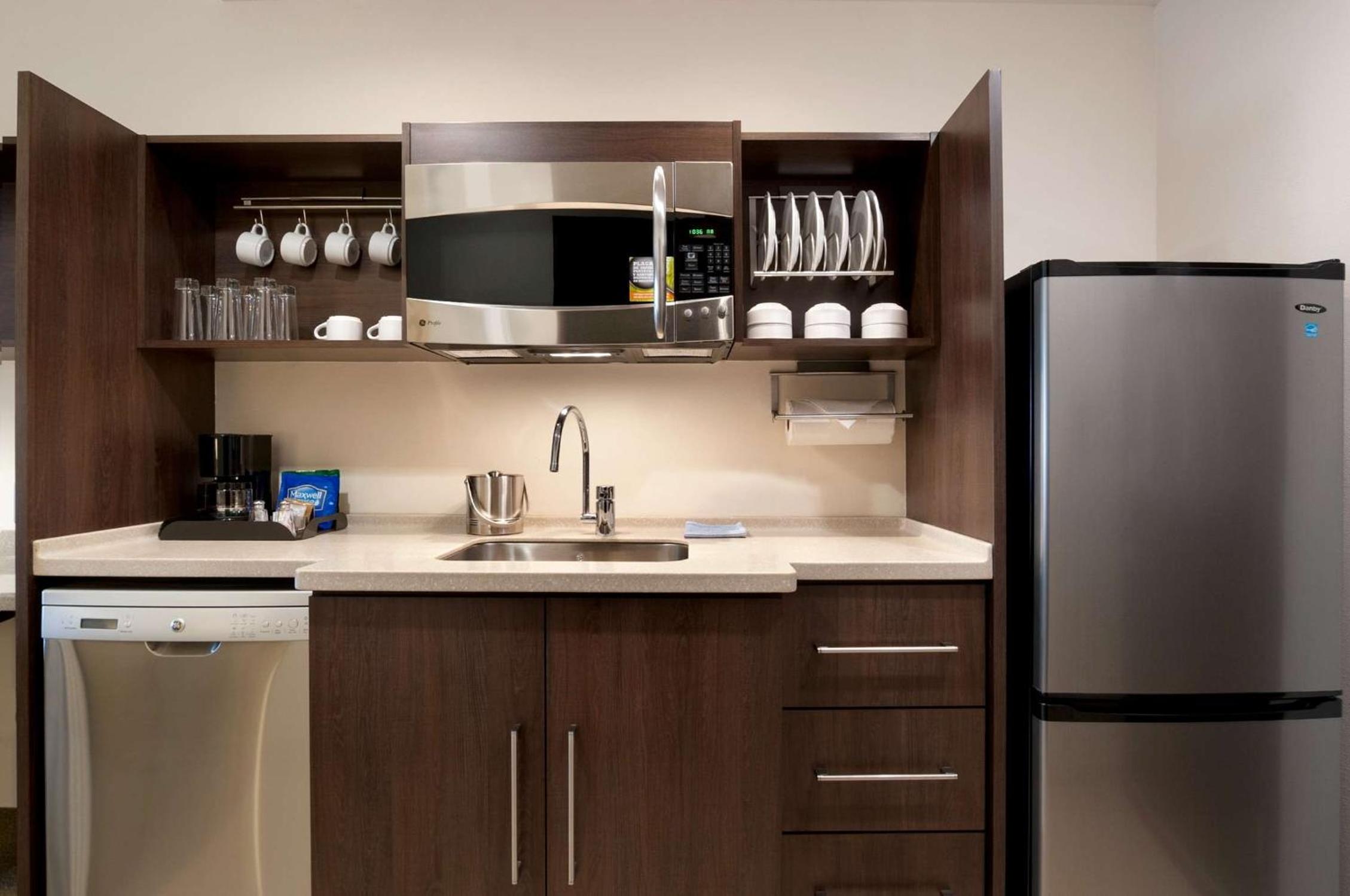 King Studio Suite - Non-Smoking - Photo 2