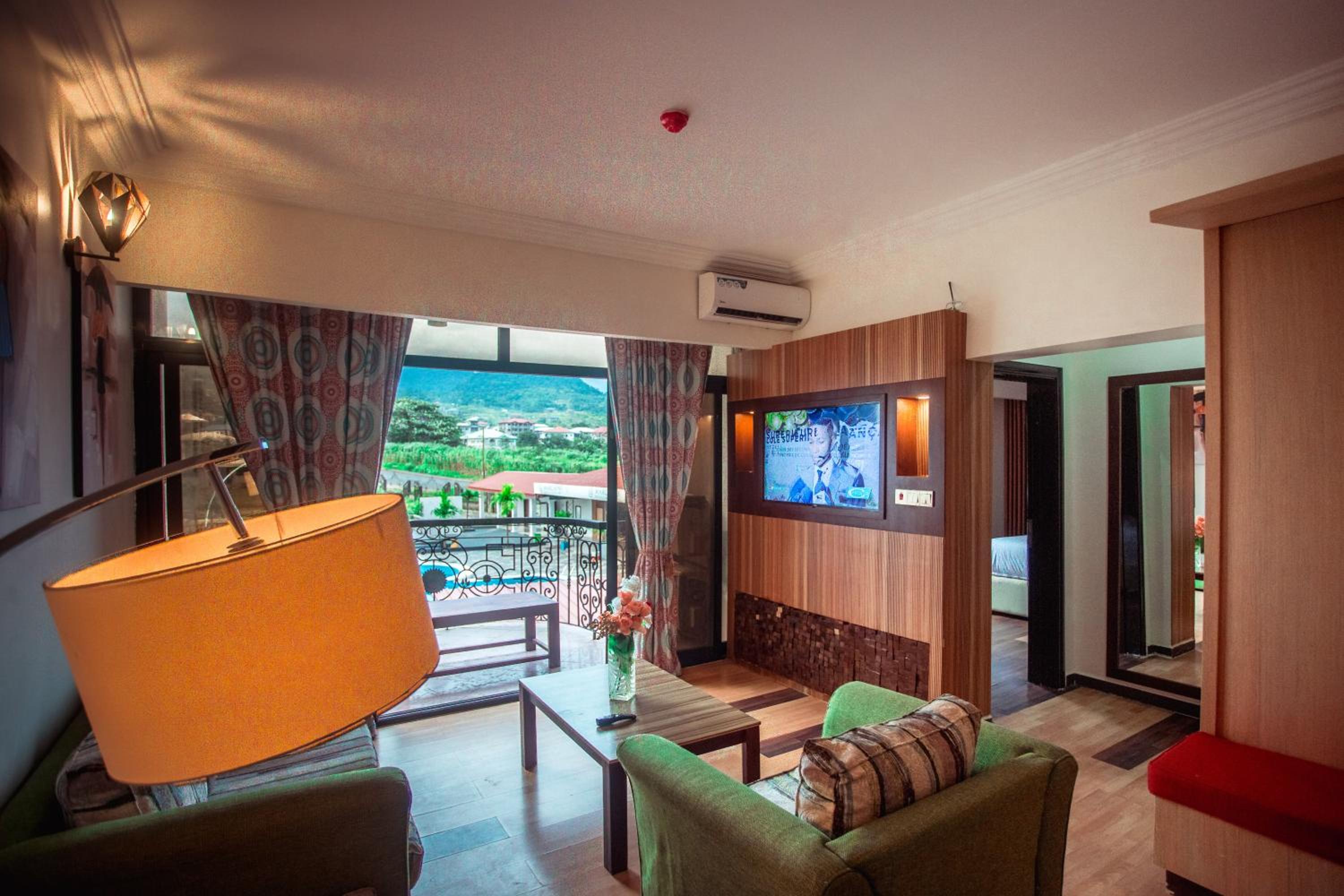 Deluxe Suite photo 2