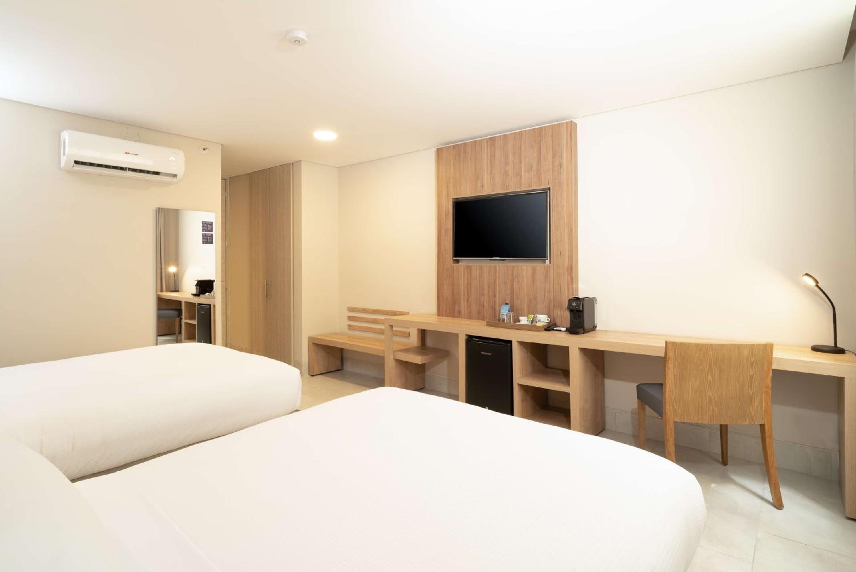 Double Room with Two Double Beds photo 2