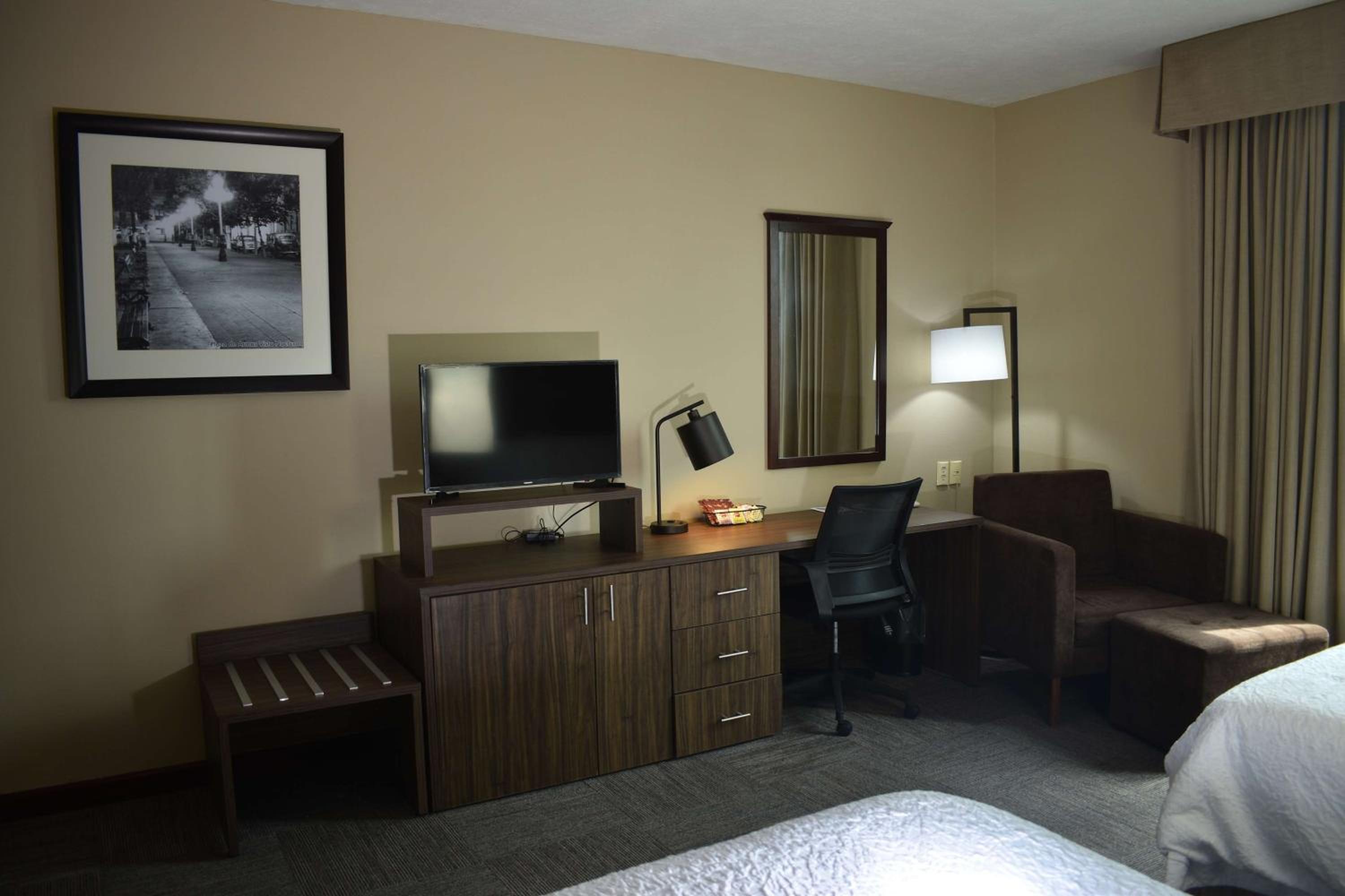 Two Double Beds Studio - Non-Smoking - Photo 2