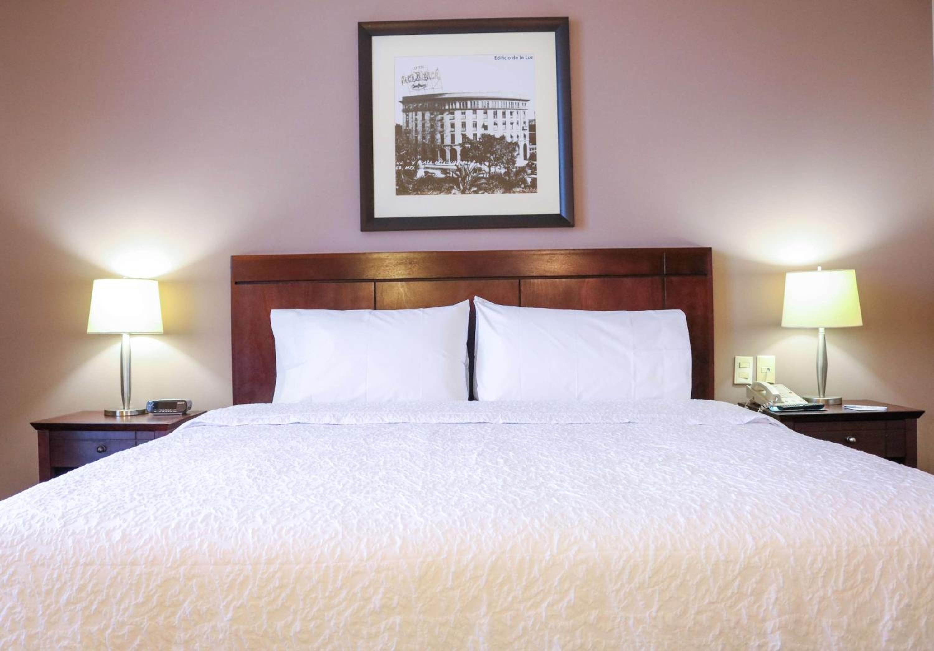King Room - Non-Smoking - Photo 3