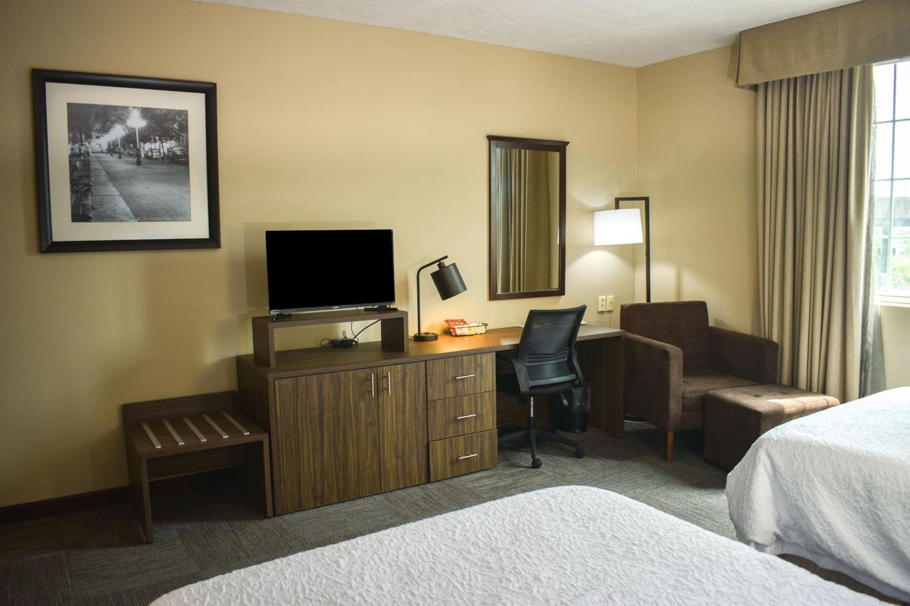 Double Room with Two Double Beds - Non-Smoking - Photo 6