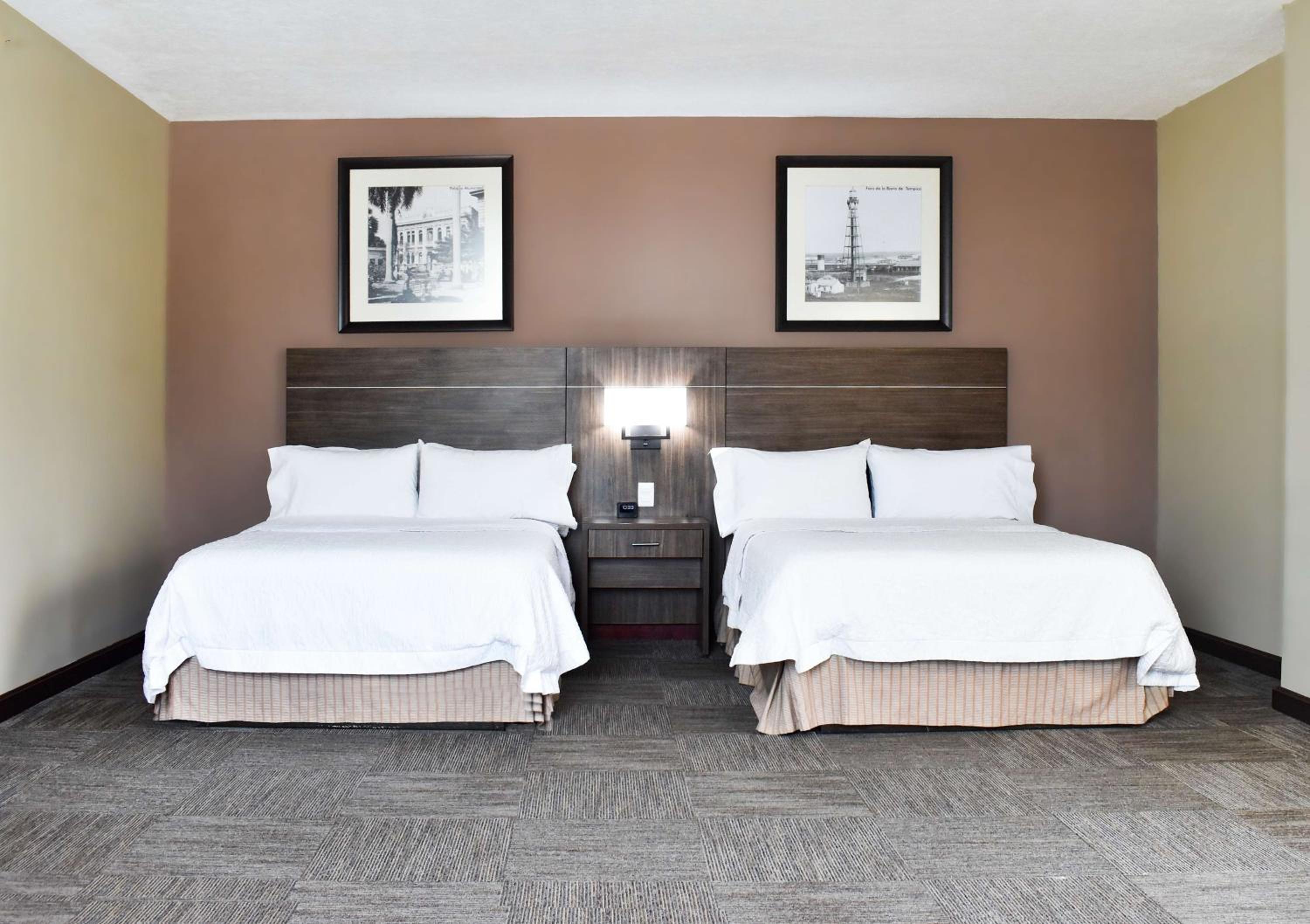 Double Room with Two Double Beds - Non-Smoking - Photo 4