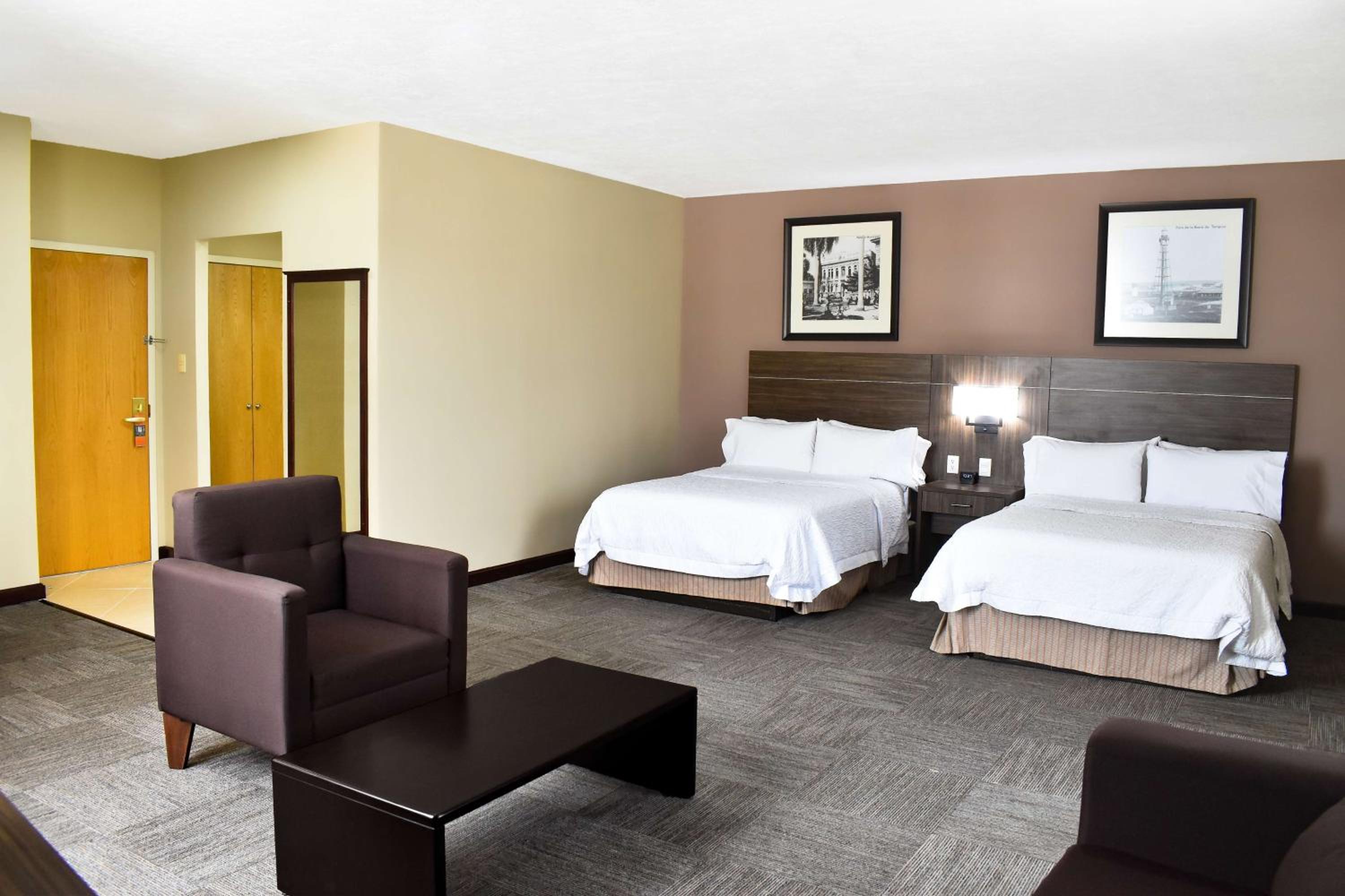Double Room with Two Double Beds - Non-Smoking - Photo 3