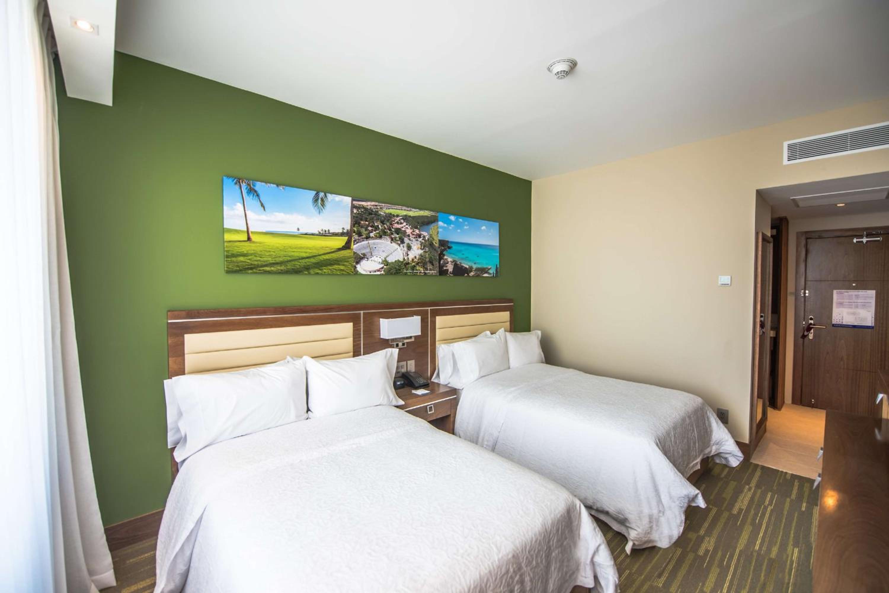Double Room with Two Double Beds - Non-Smoking thumbnail 5