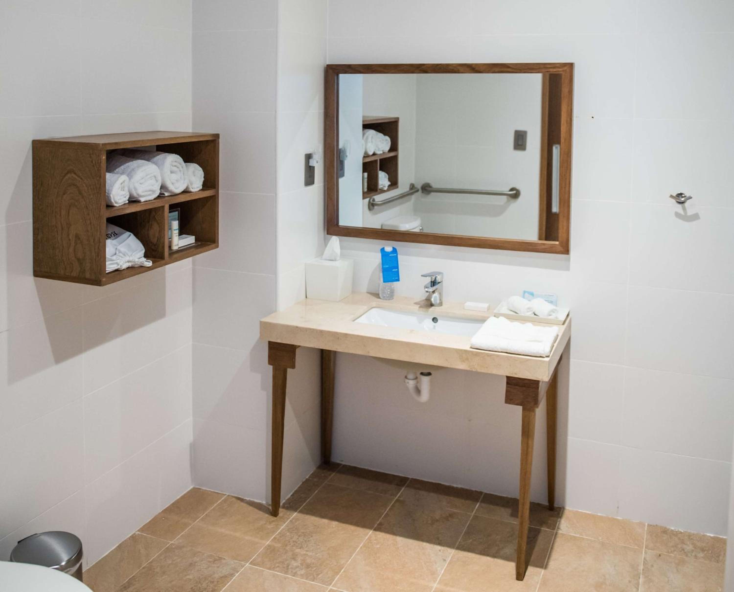 Queen Room with Roll-In Shower - Mobility Accessible/Non-Smoking