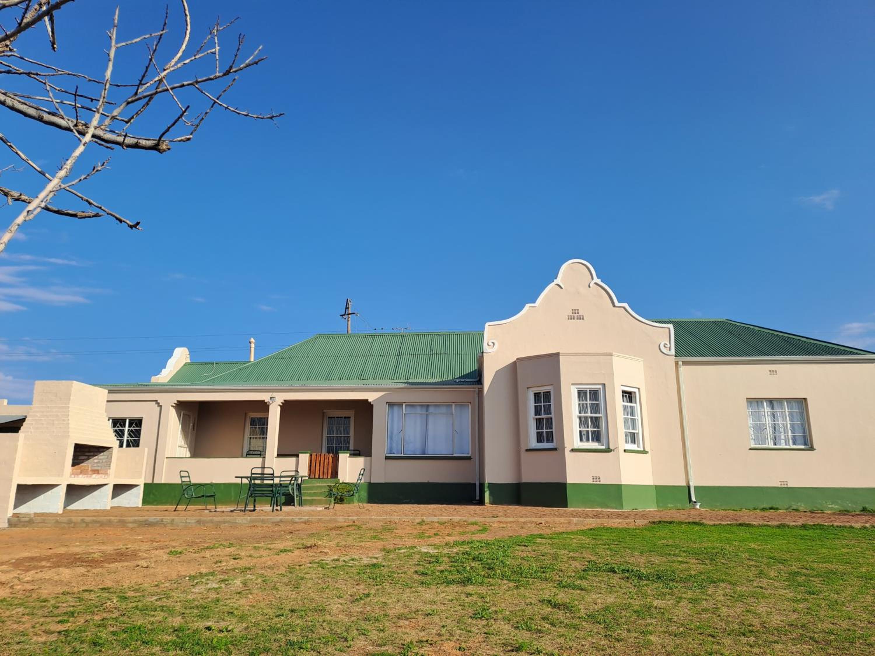 Four-Bedroom House - Photo 12