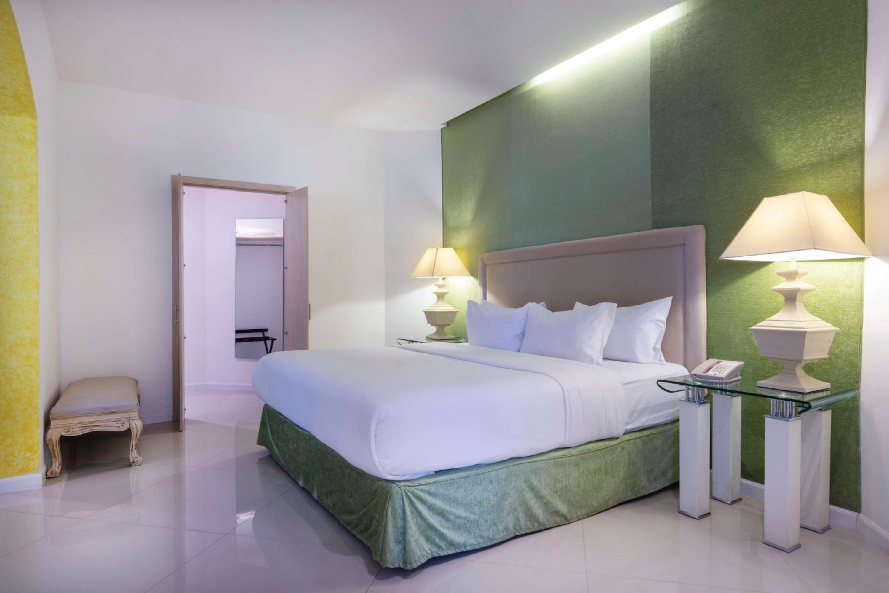 Governor Suite - Photo 4