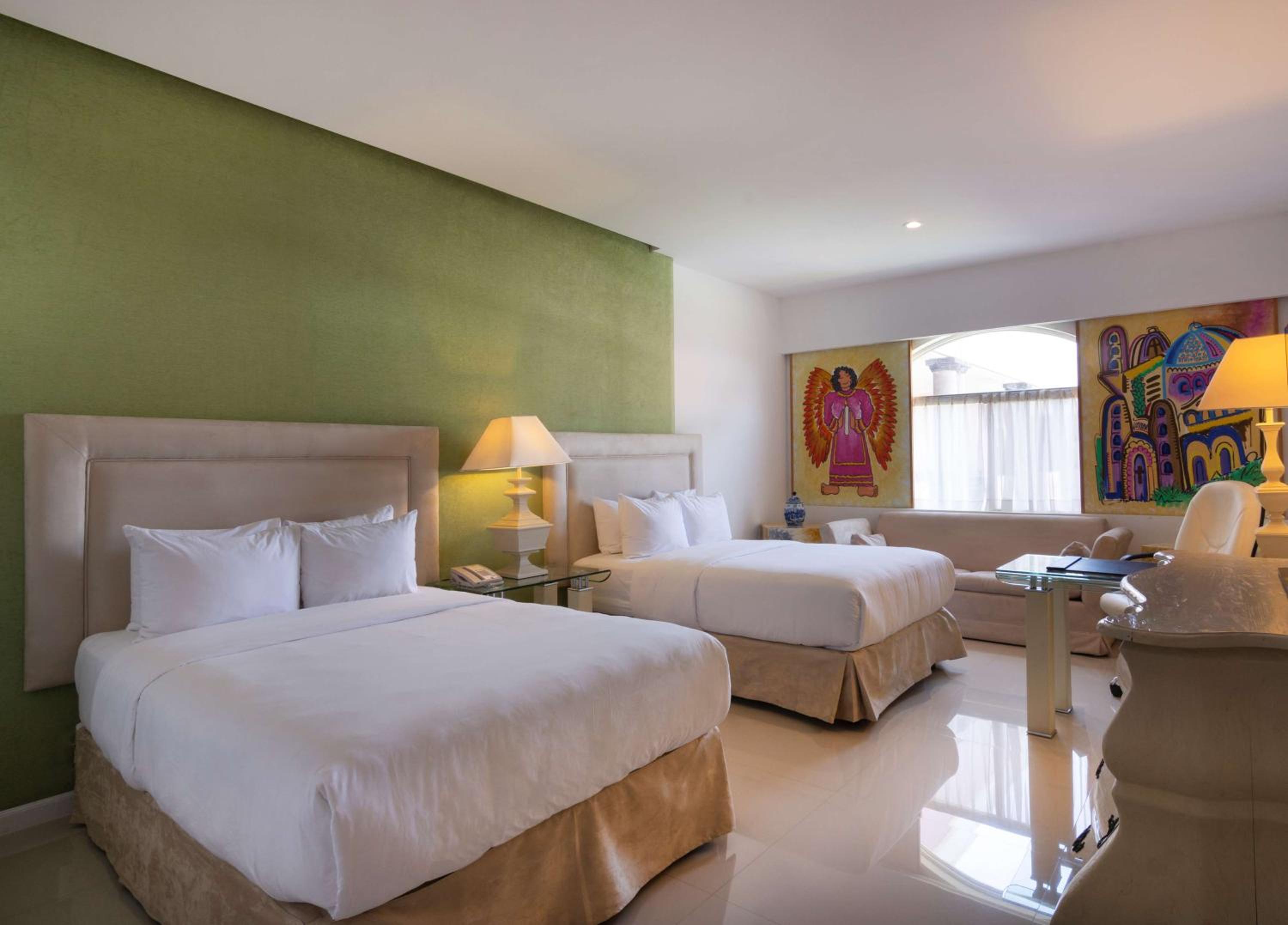 Grand Double Room with Two Double Beds - Photo 9