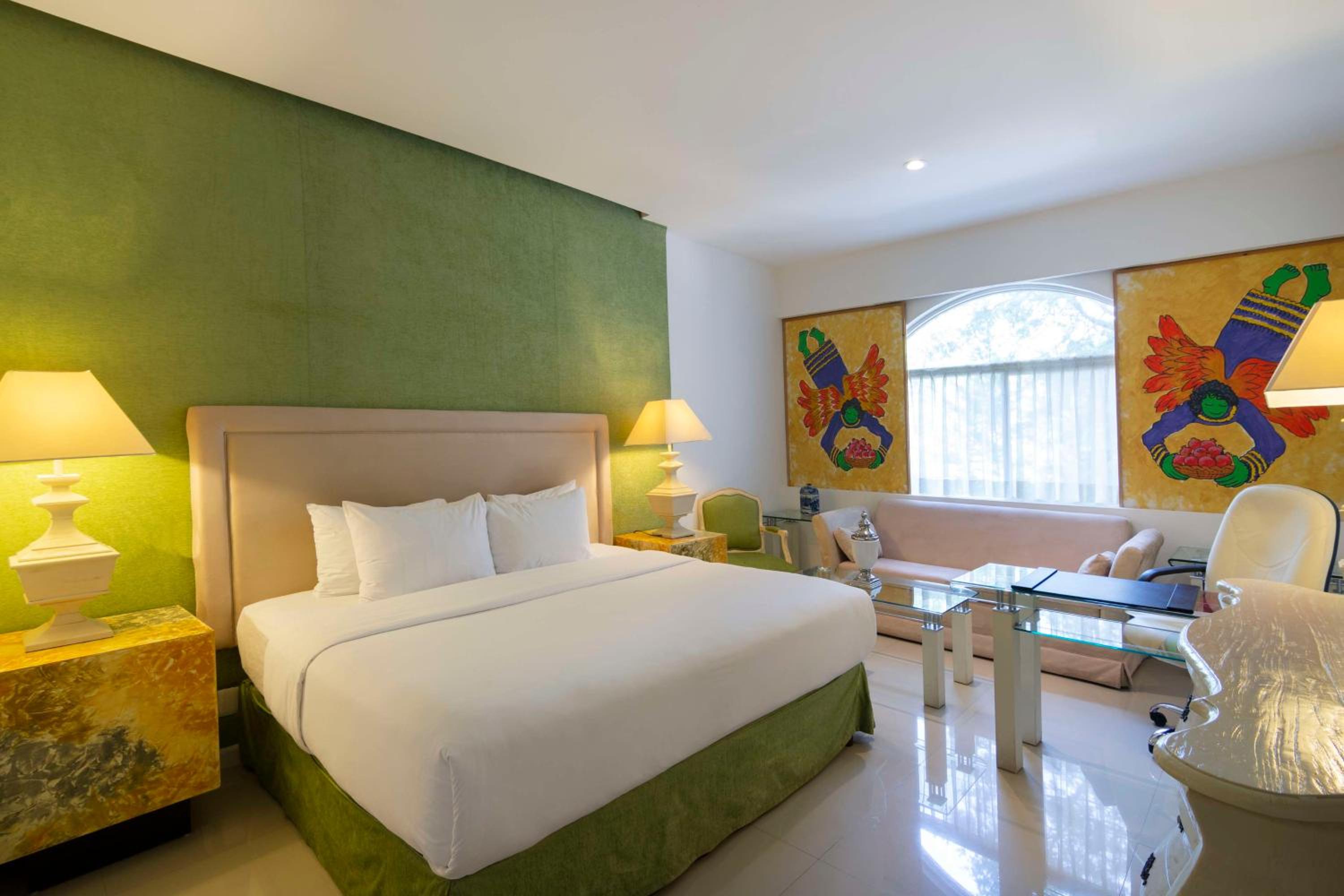 Deluxe King Room - Photo 6