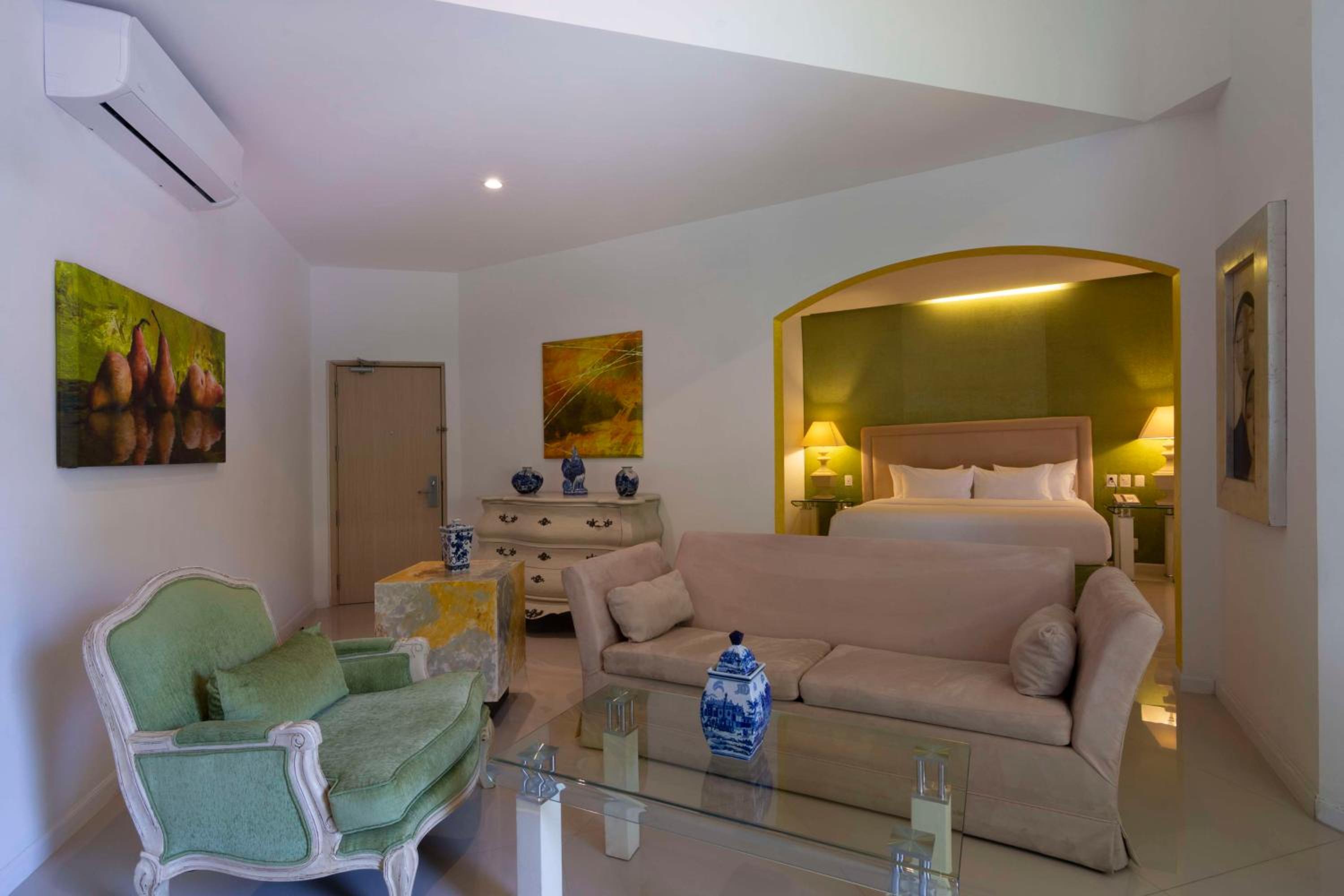 Governor Suite - Photo 2