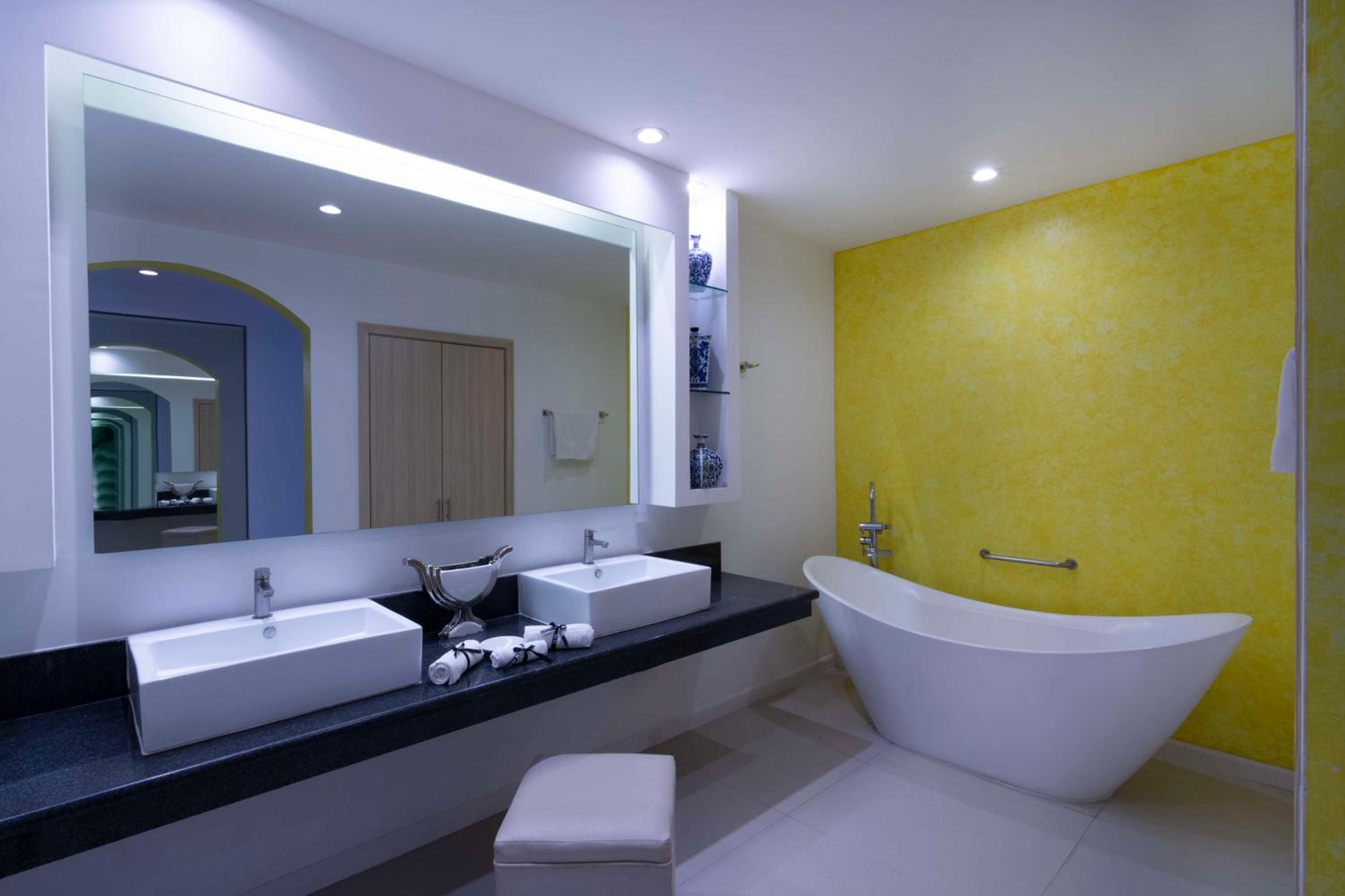 Grand Double Room with Two Double Beds - Photo 5