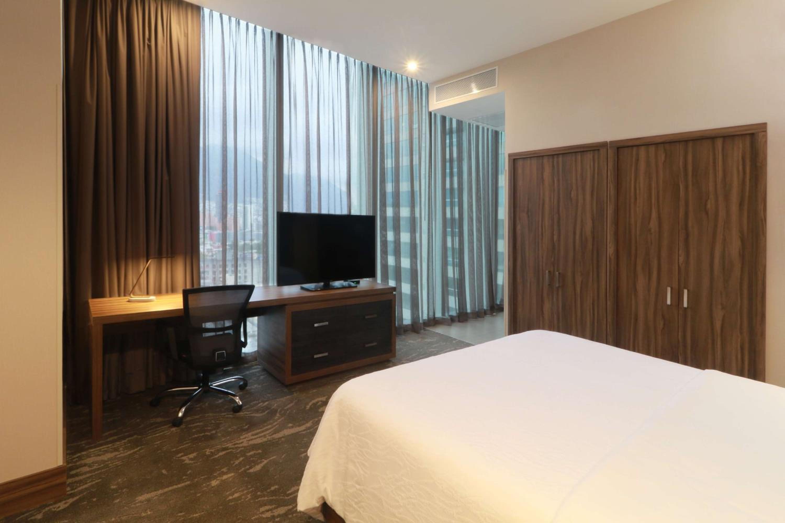Deluxe Junior Suite - Photo 2