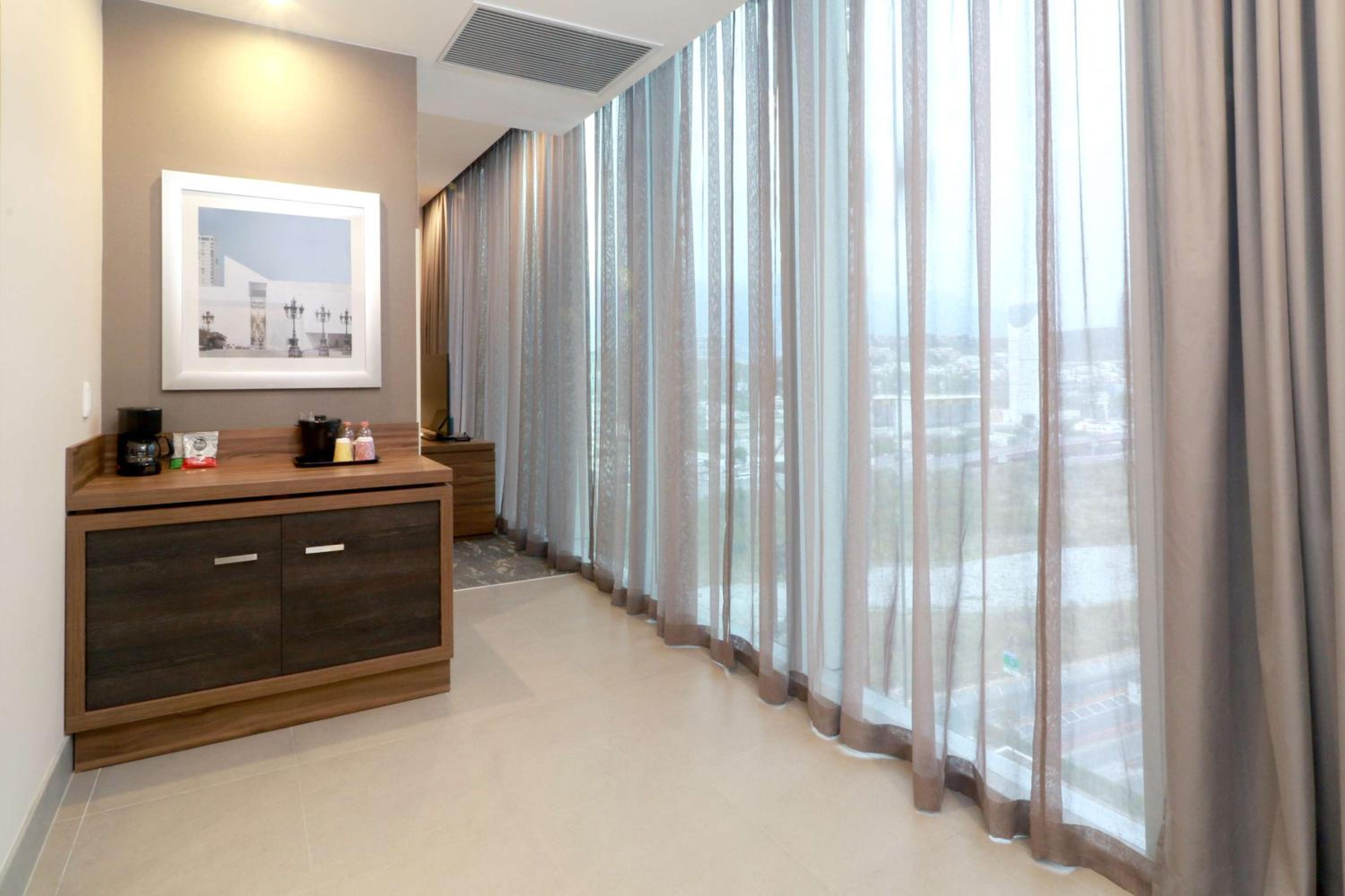 Deluxe Junior Suite - Photo 3