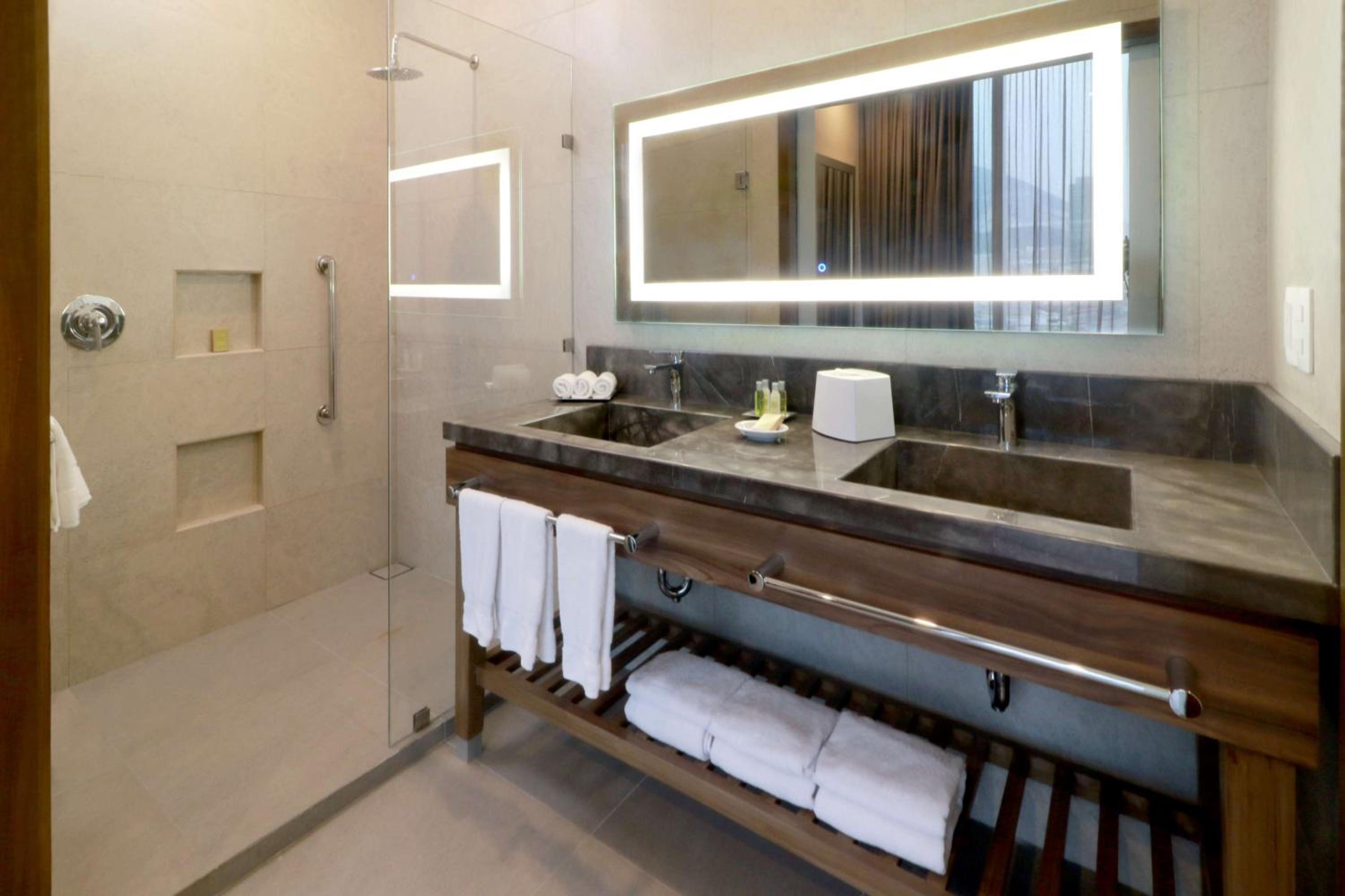 Deluxe Junior Suite - Photo 4