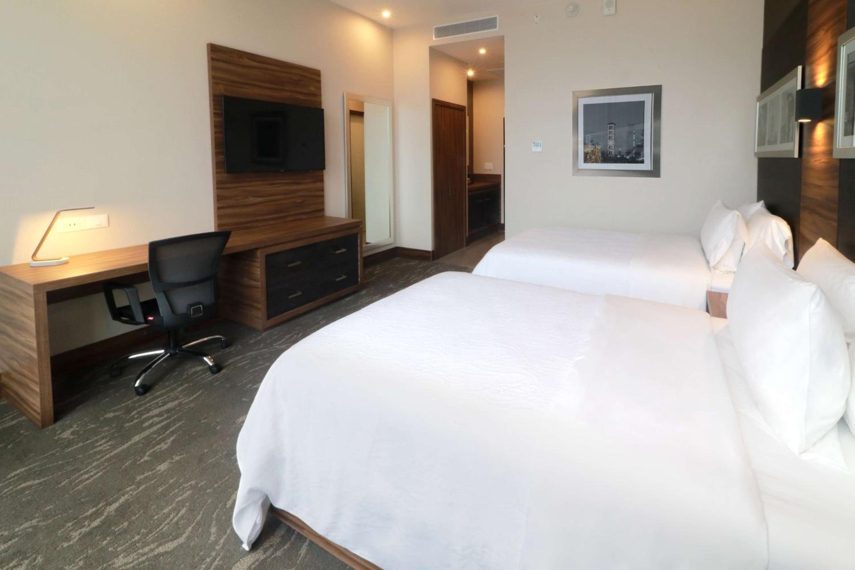 Double Room with Two Double Beds - Photo 3