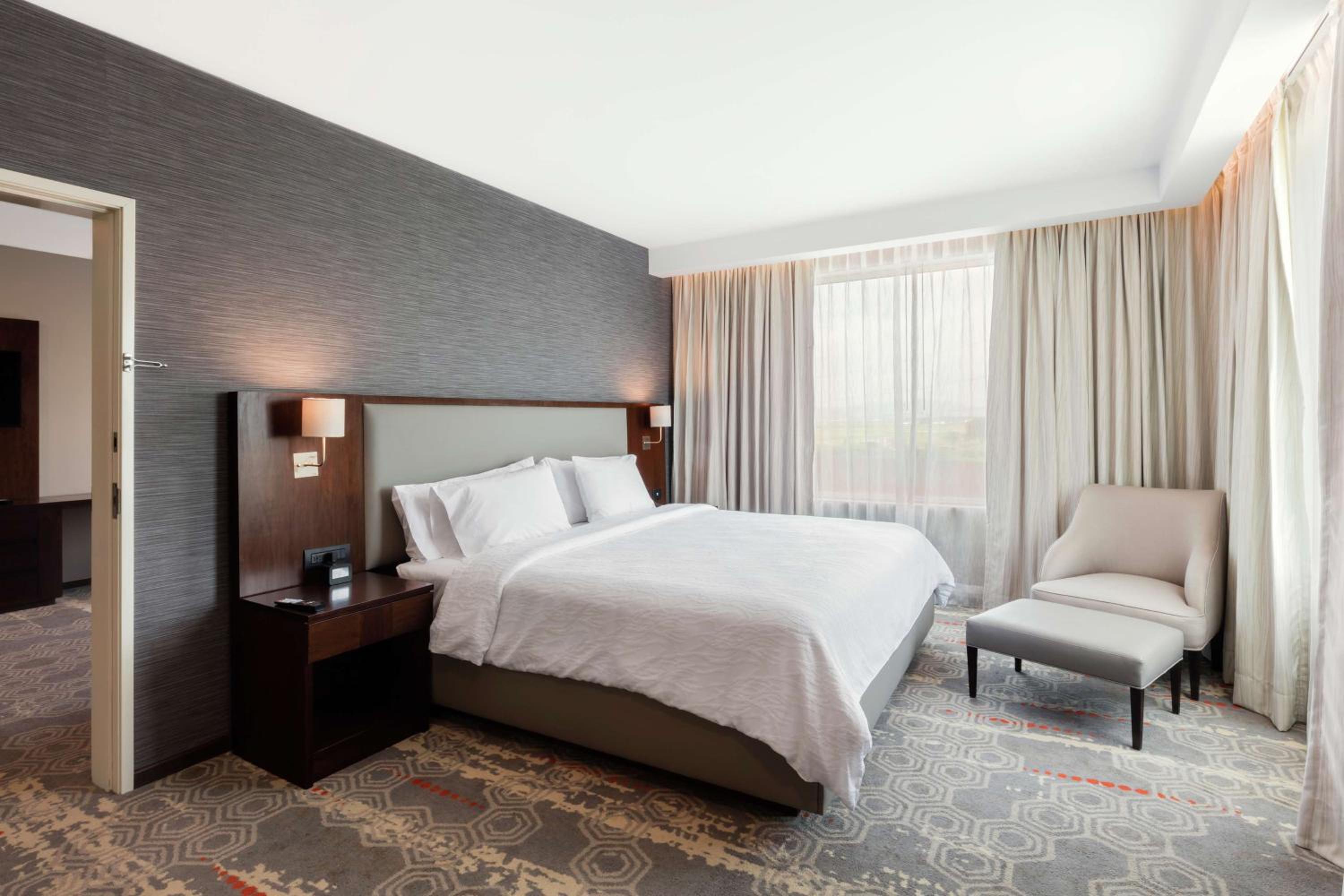One-Bedroom King Suite photo 3