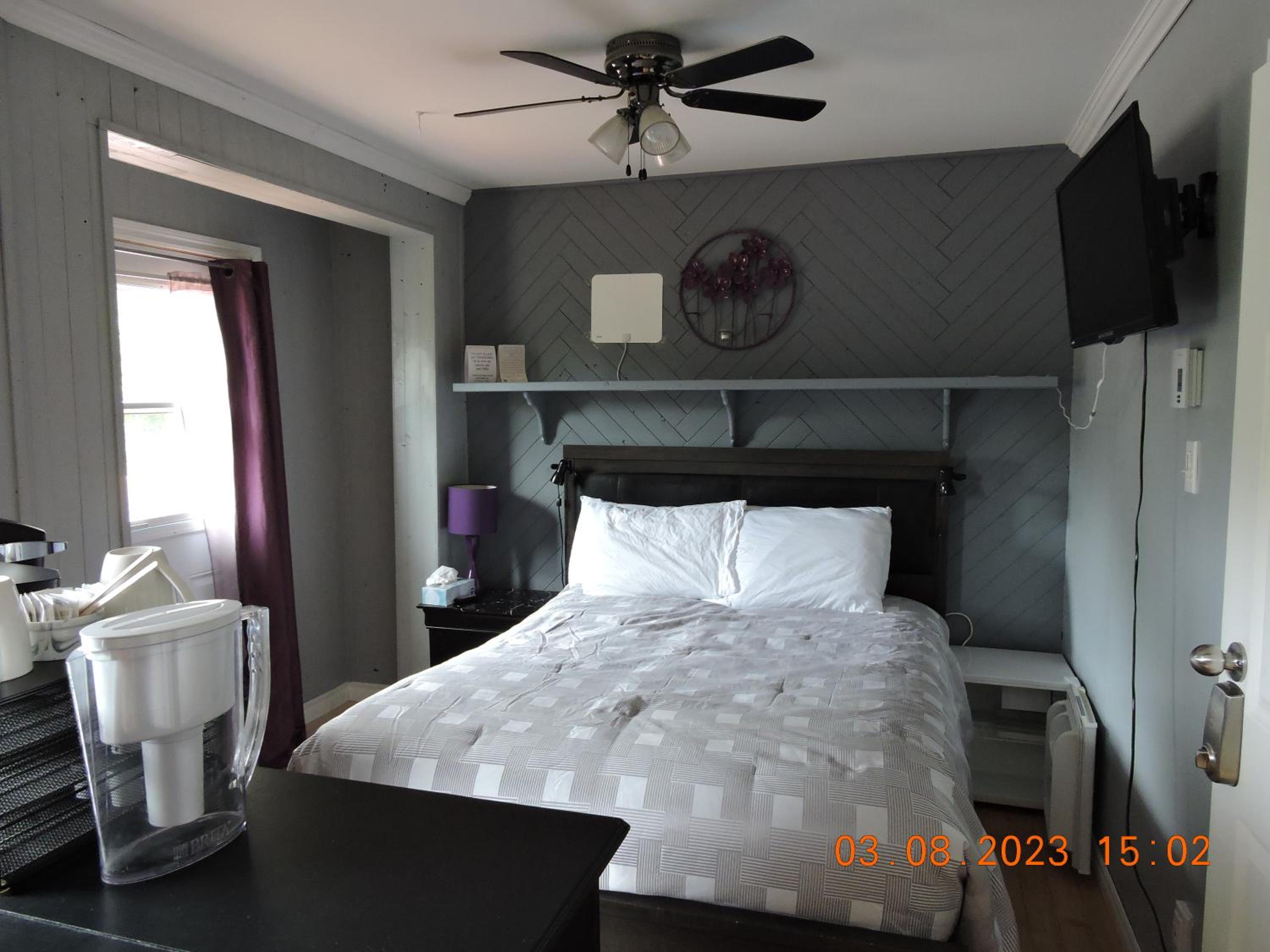 Queen Room photo 1