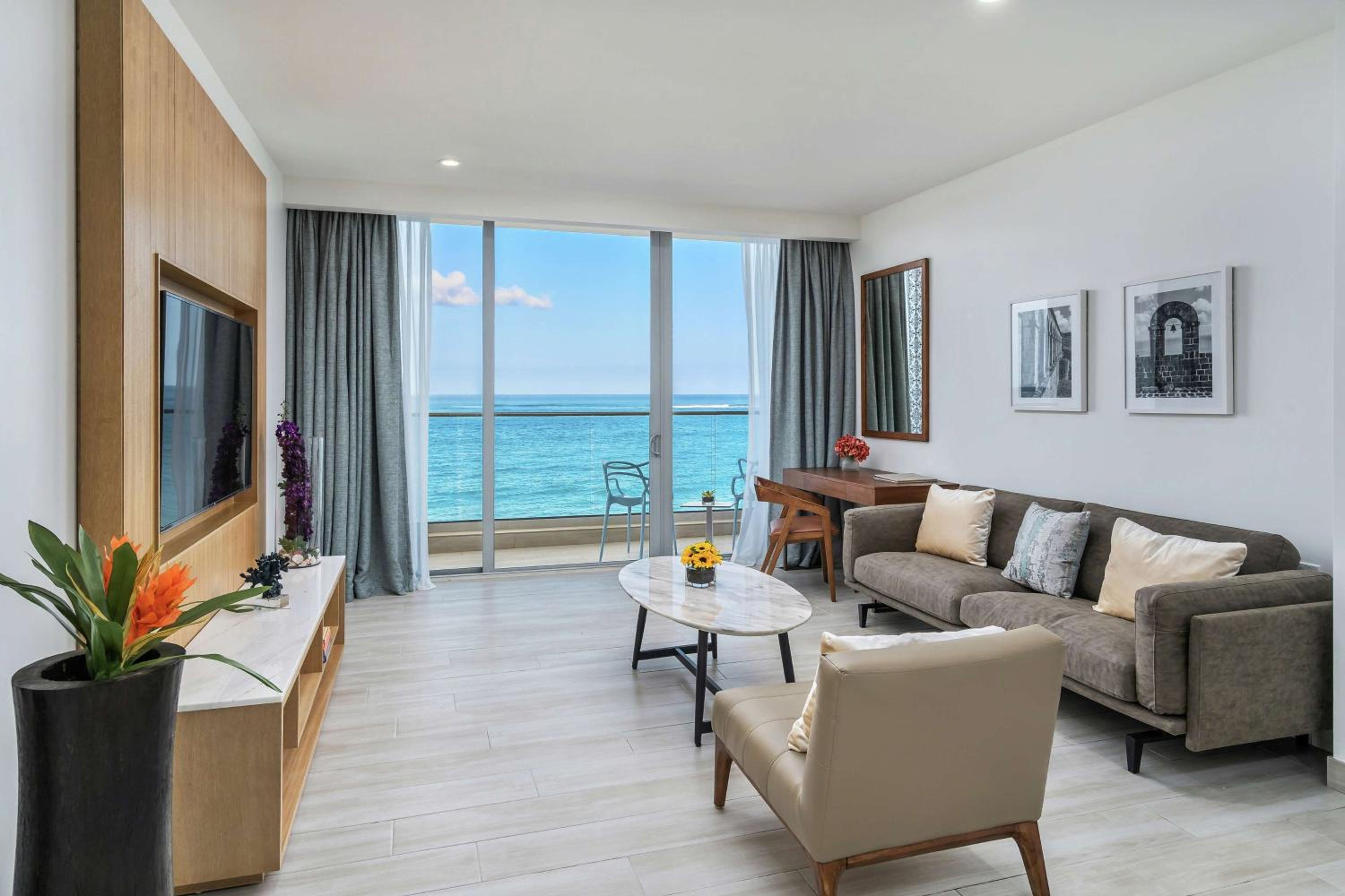 One-Bedroom Suite with Ocean View - Photo 1