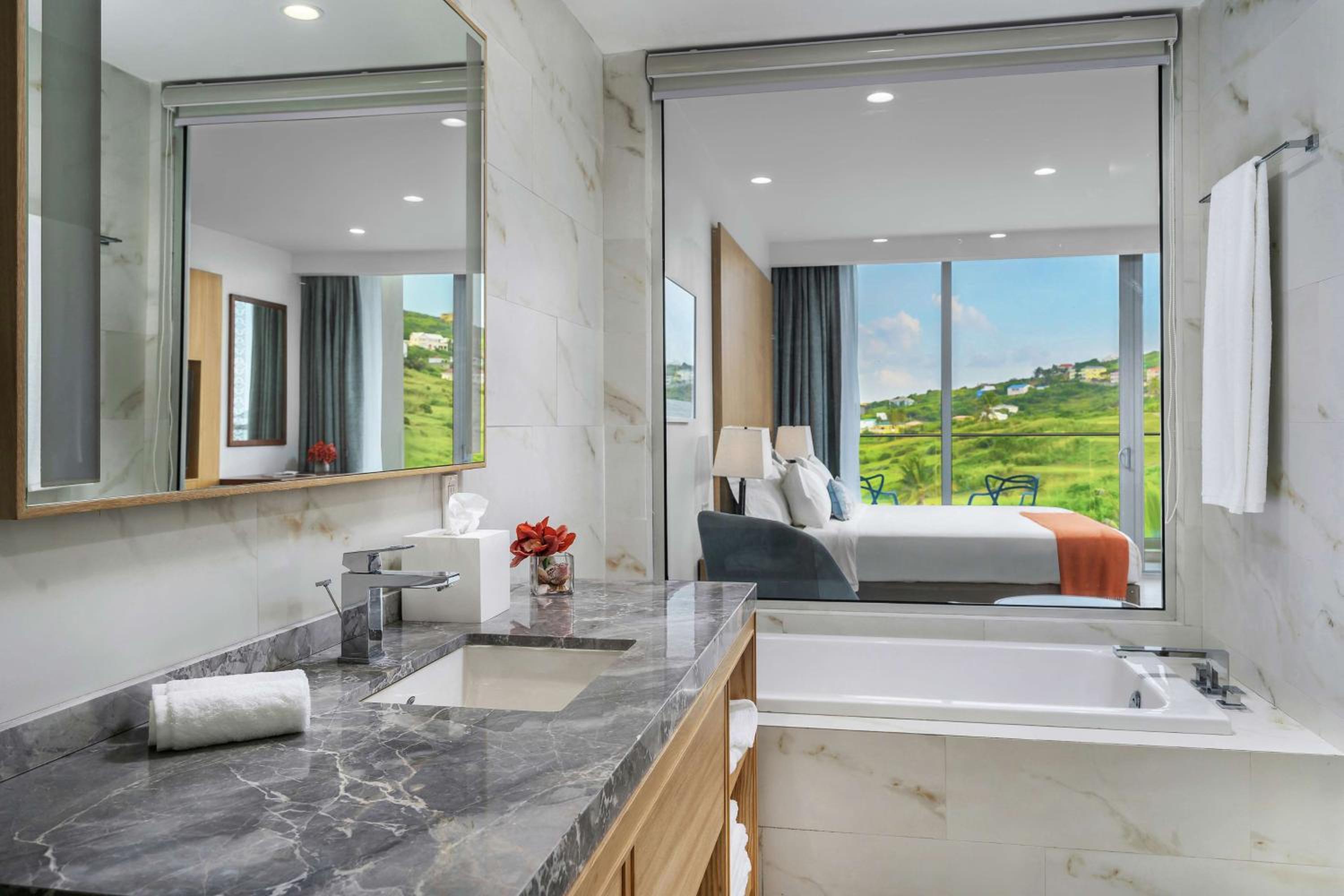 King Room with Sea View - Photo 6