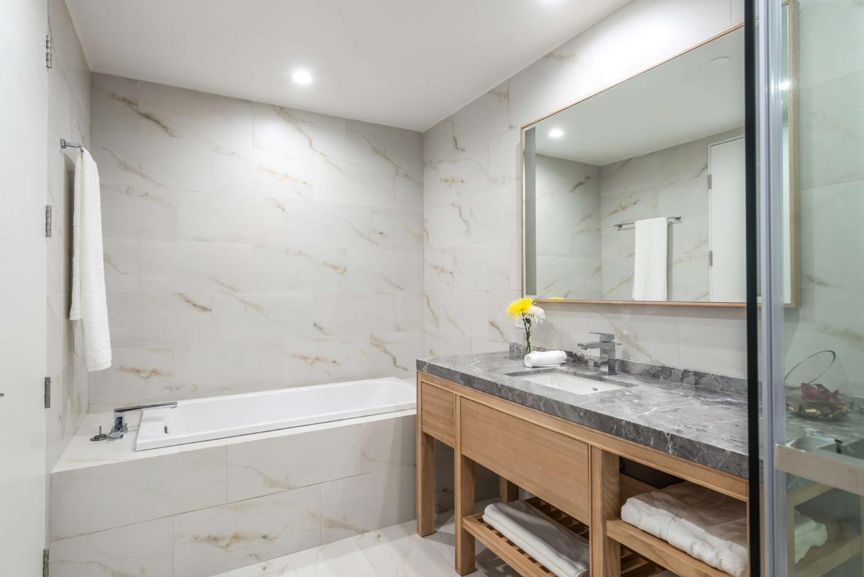 King Room with Sea View - Photo 9