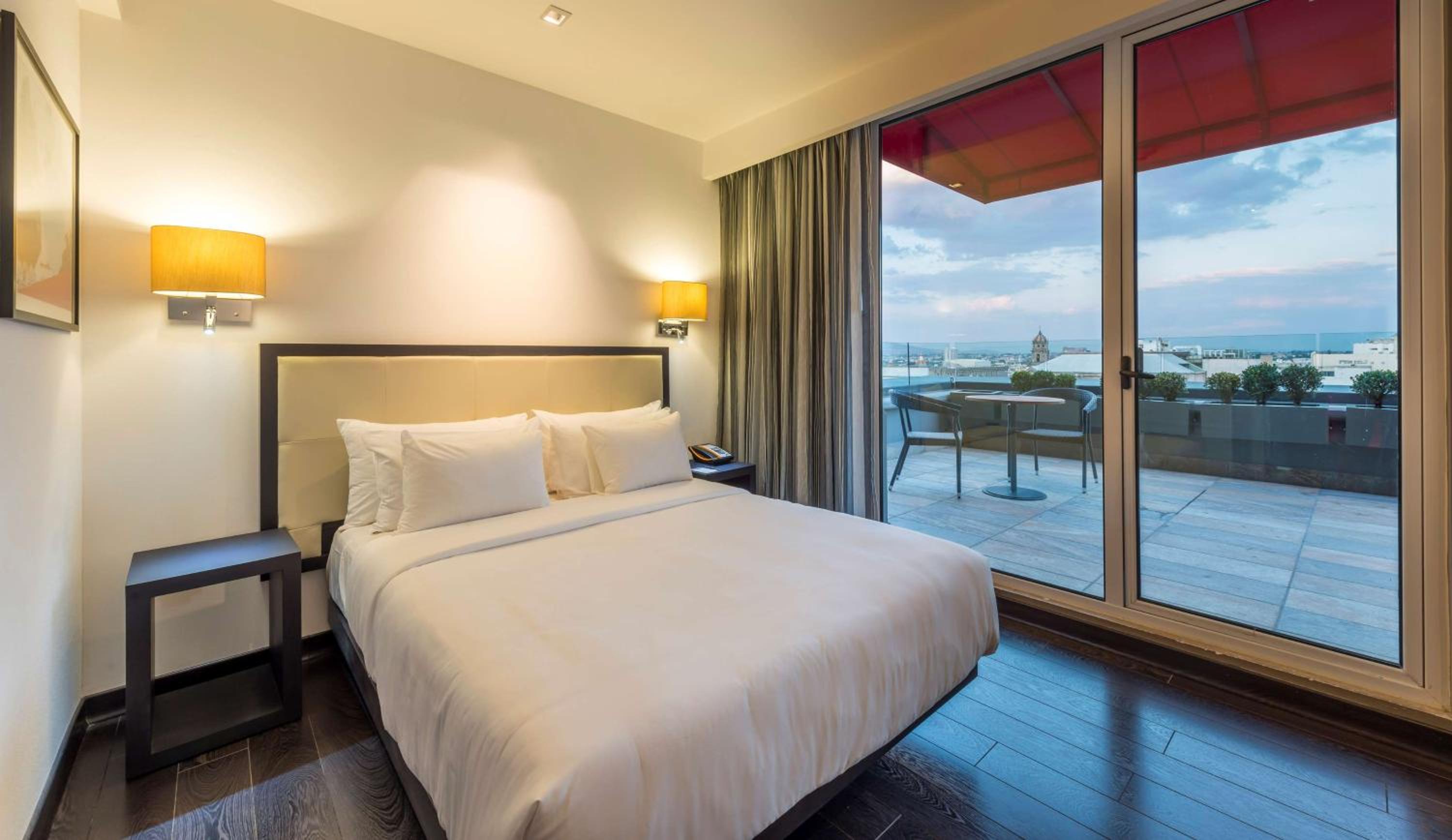 Queen Guest Room with Terrace