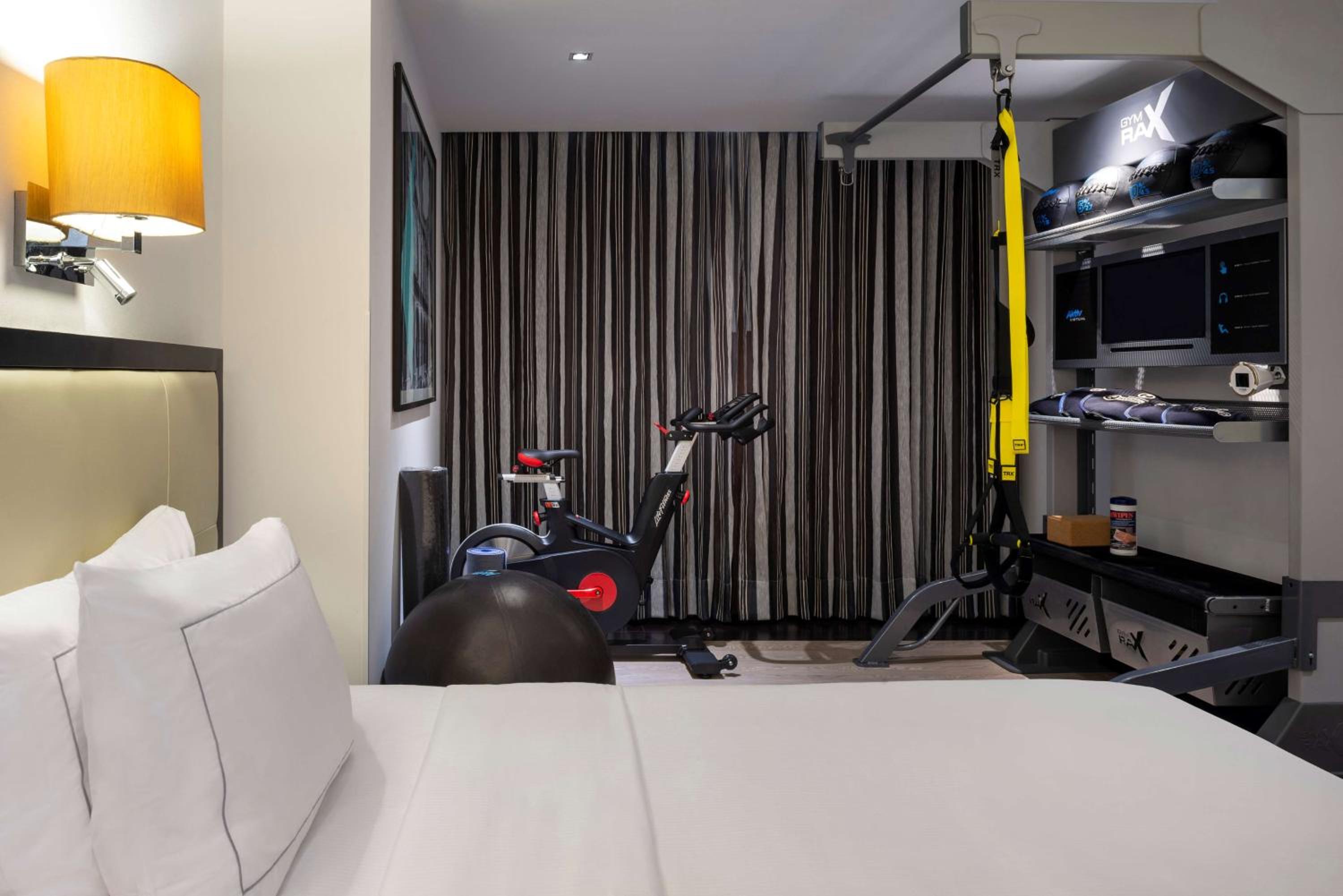 Queen Guest Room with Terrace thumbnail 5