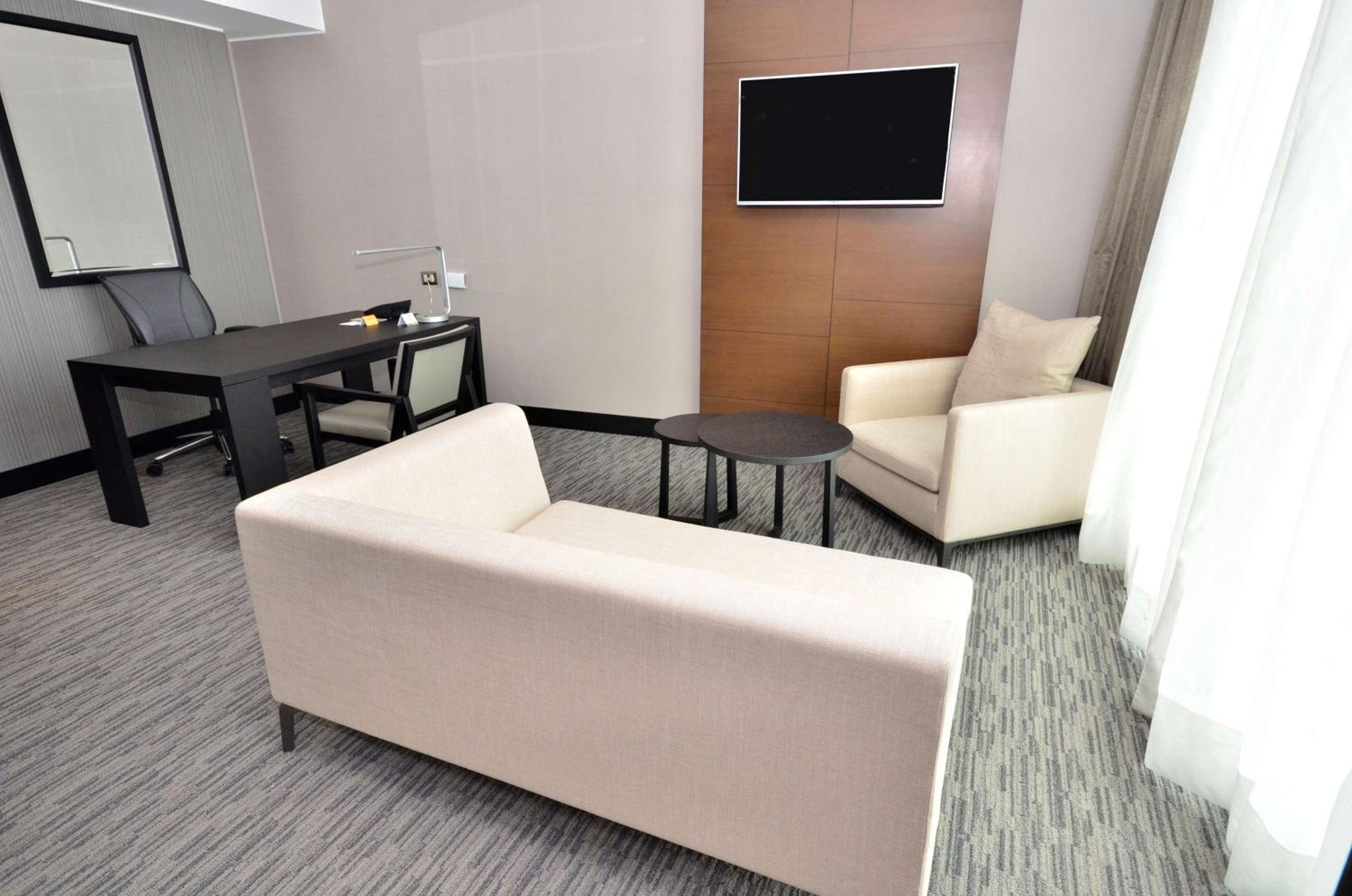 One-Bedroom King Suite photo 1